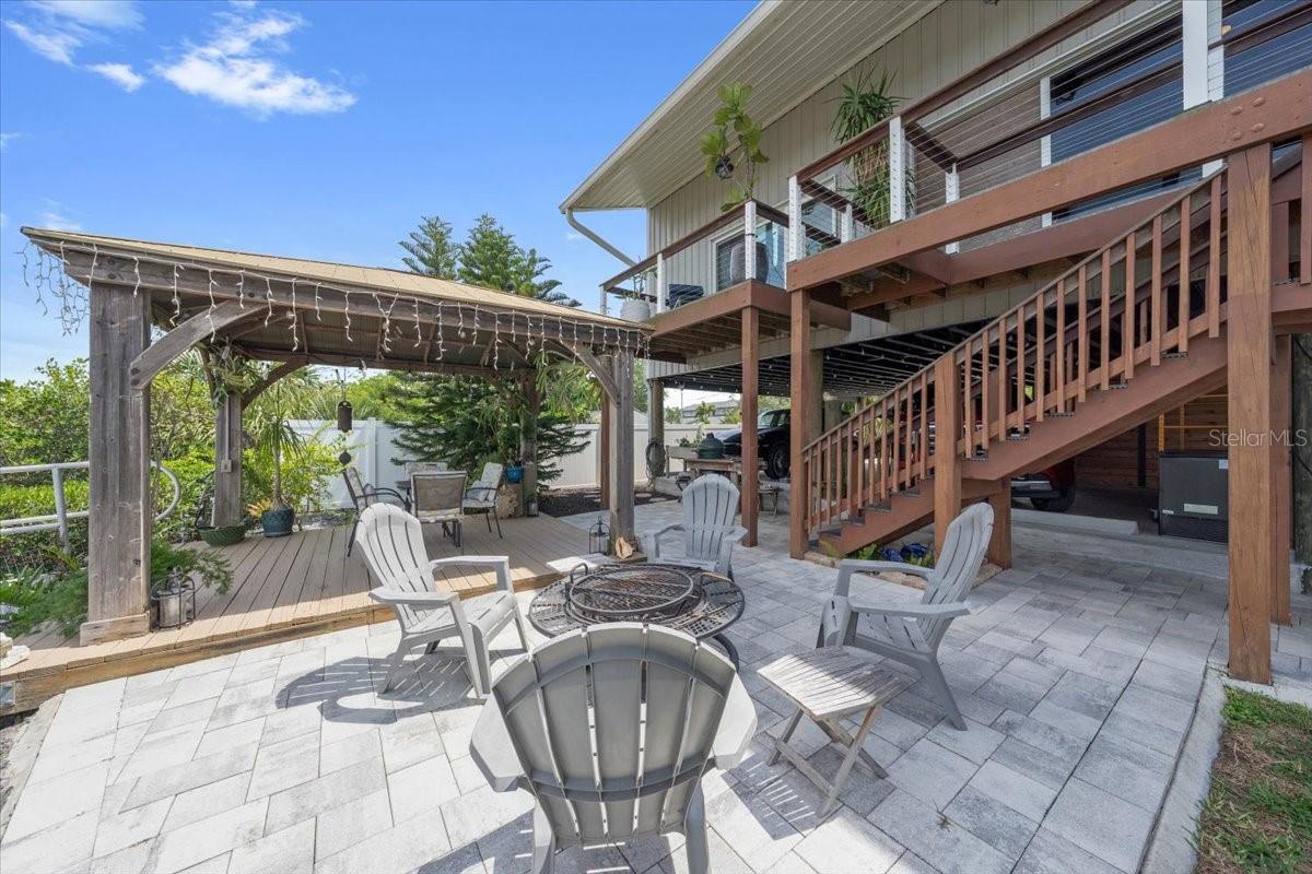 Seamless flow throughout interior and exterior spaces.