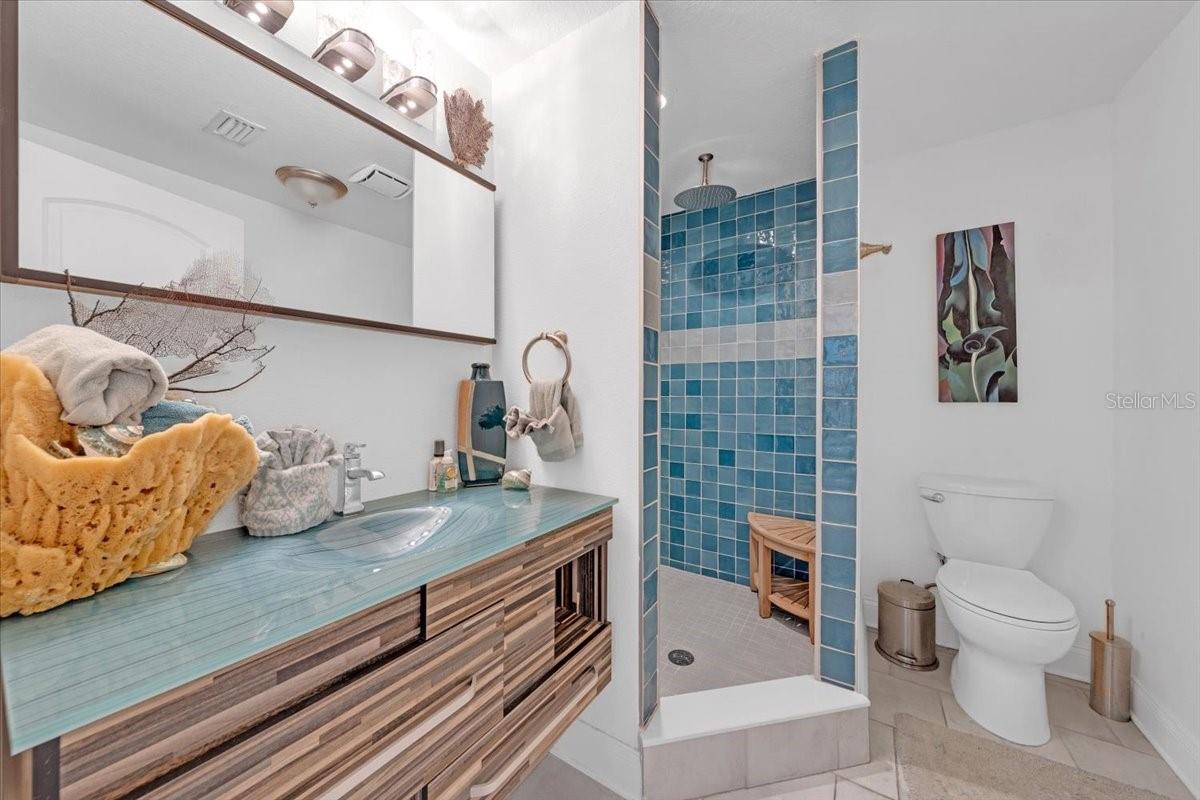 Guest house full bathroom