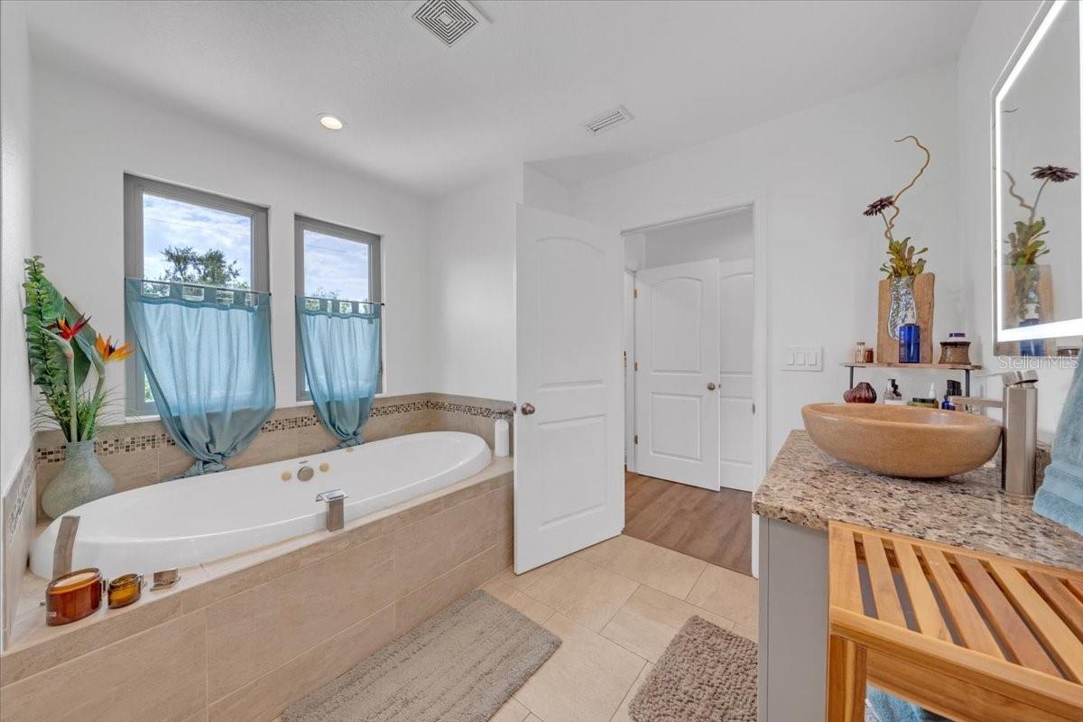 En-suite bathroom with gorgeous soaking tub