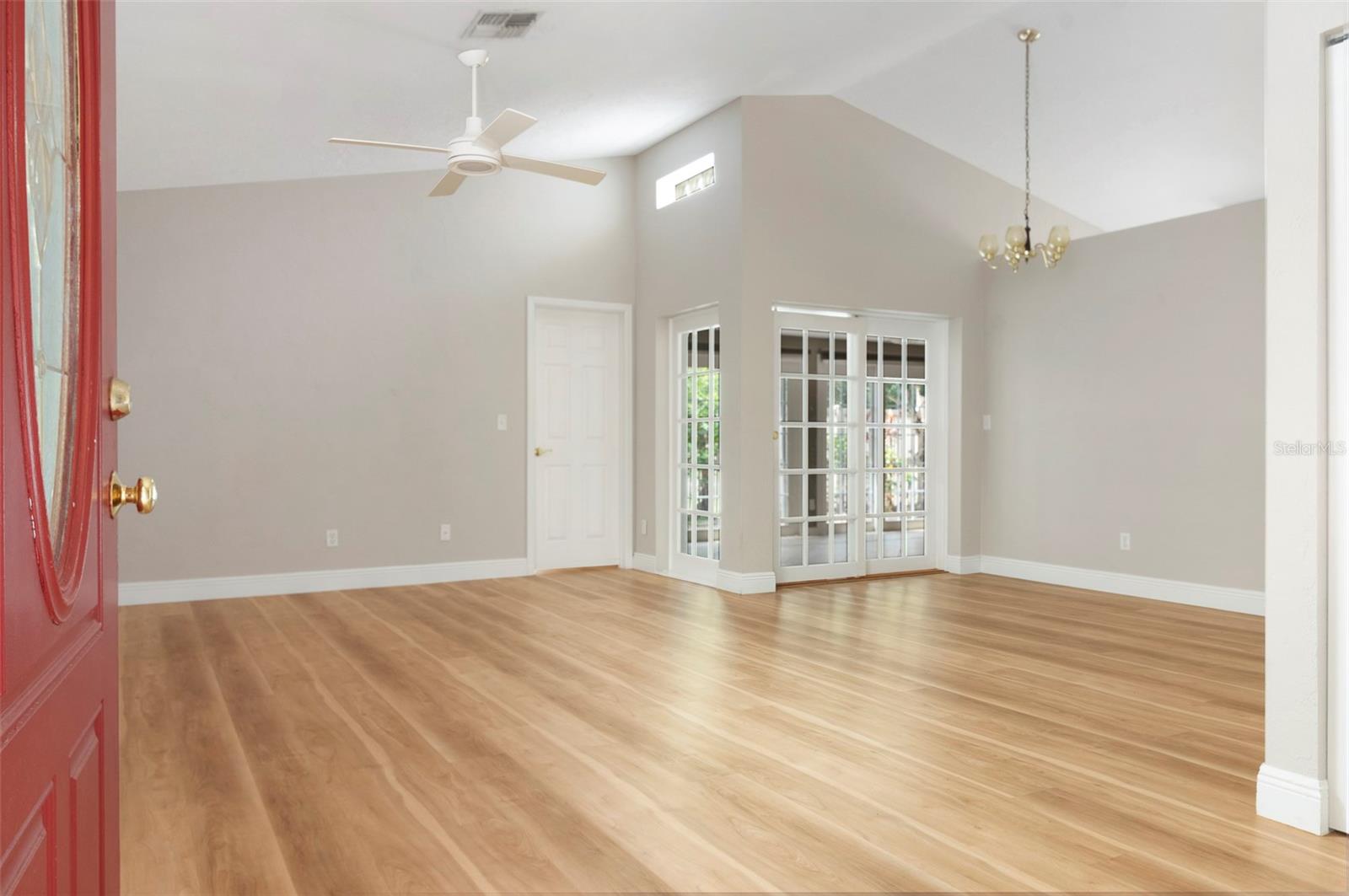 Entrance Living room / dining room