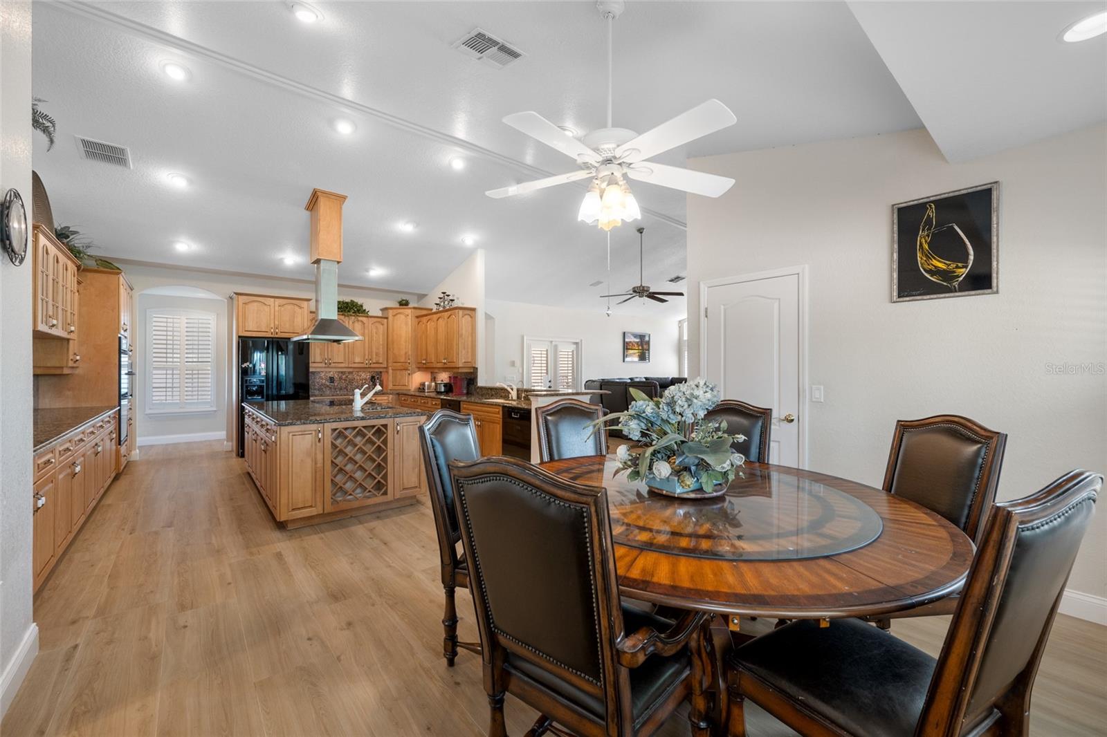 Dinette- walk in pantry