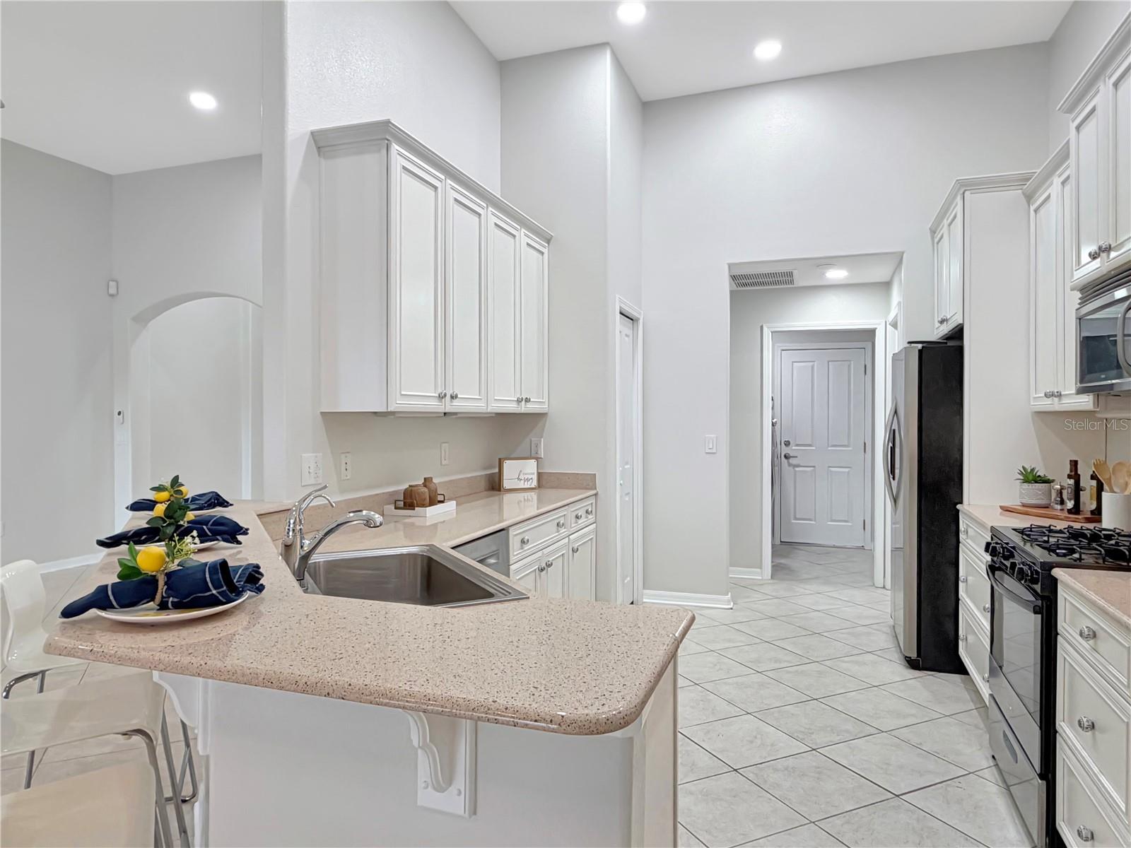 6817 CROMWELL GARDEN DR, APOLLO BEACH, FL, 33572