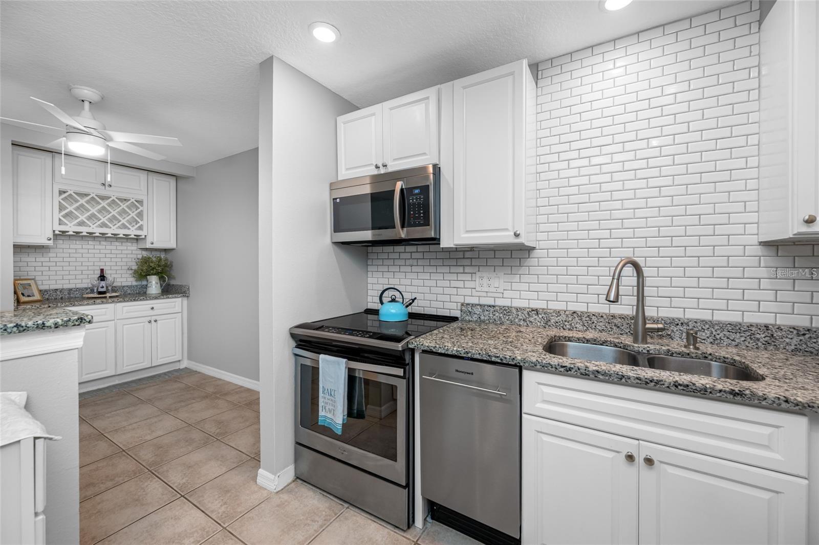 3295 FOX CHASE #105, PALM HARBOR, FL, 34683