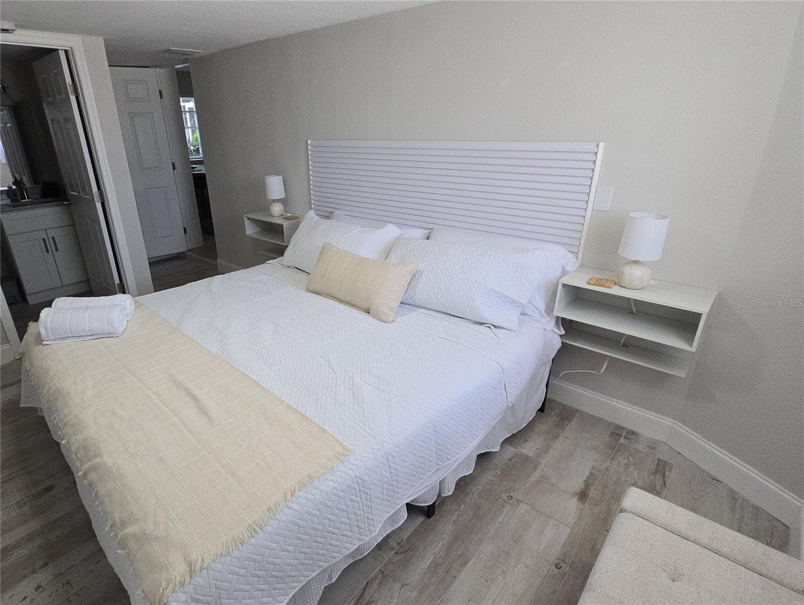 2107 PINE TER, SARASOTA, FL, 34231