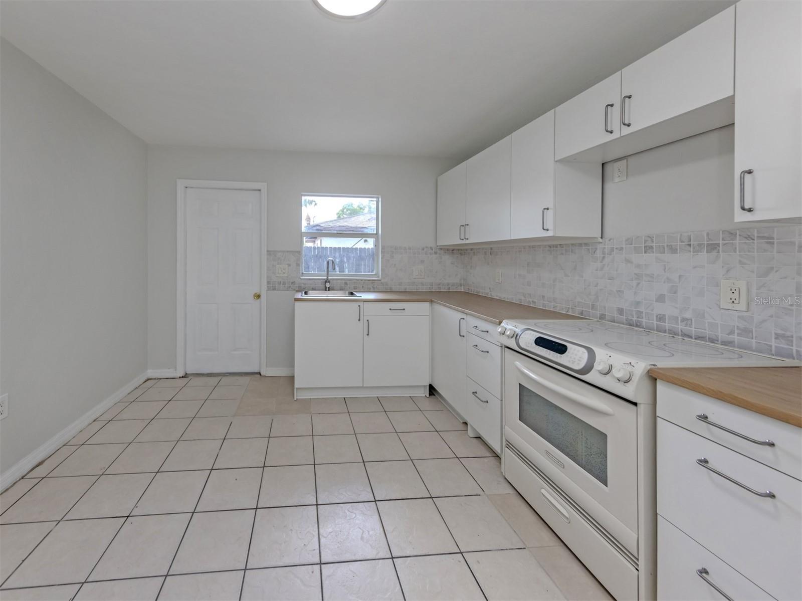 5636 6TH STREET CT E, BRADENTON, FL, 34203