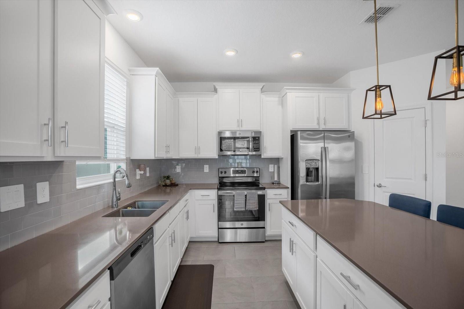 1820 CHURCH LAKE ST, GROVELAND, FL, 34736