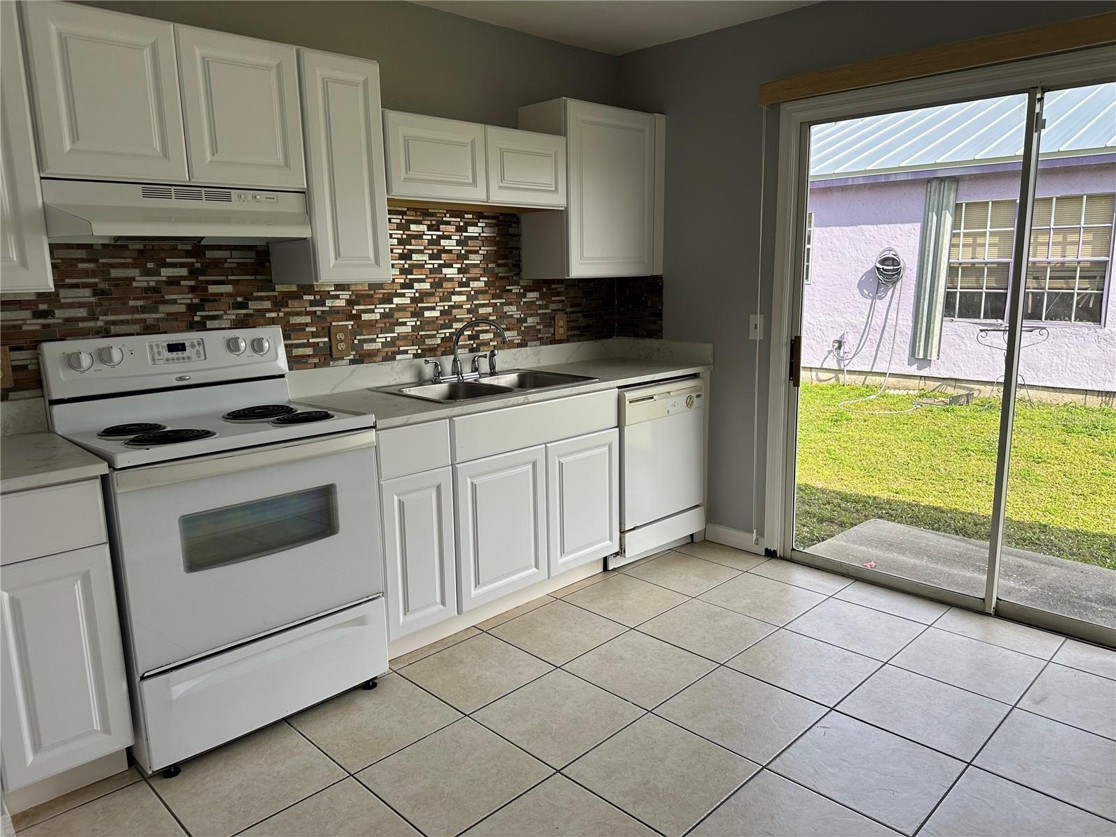 425 RICOLD TER, PORT CHARLOTTE, FL, 33954