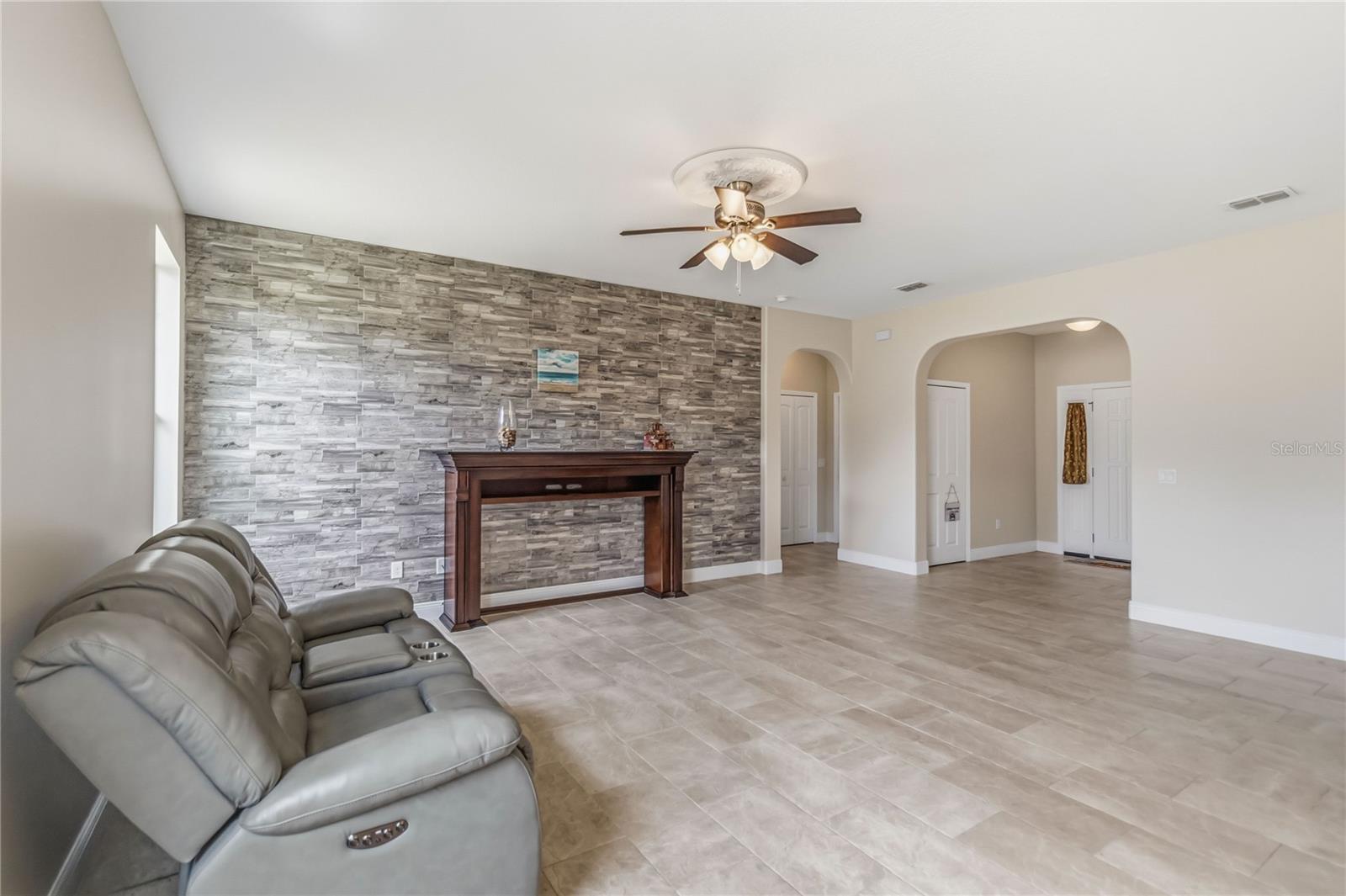 1323 FERENDINA DR, DELTONA, FL, 32725