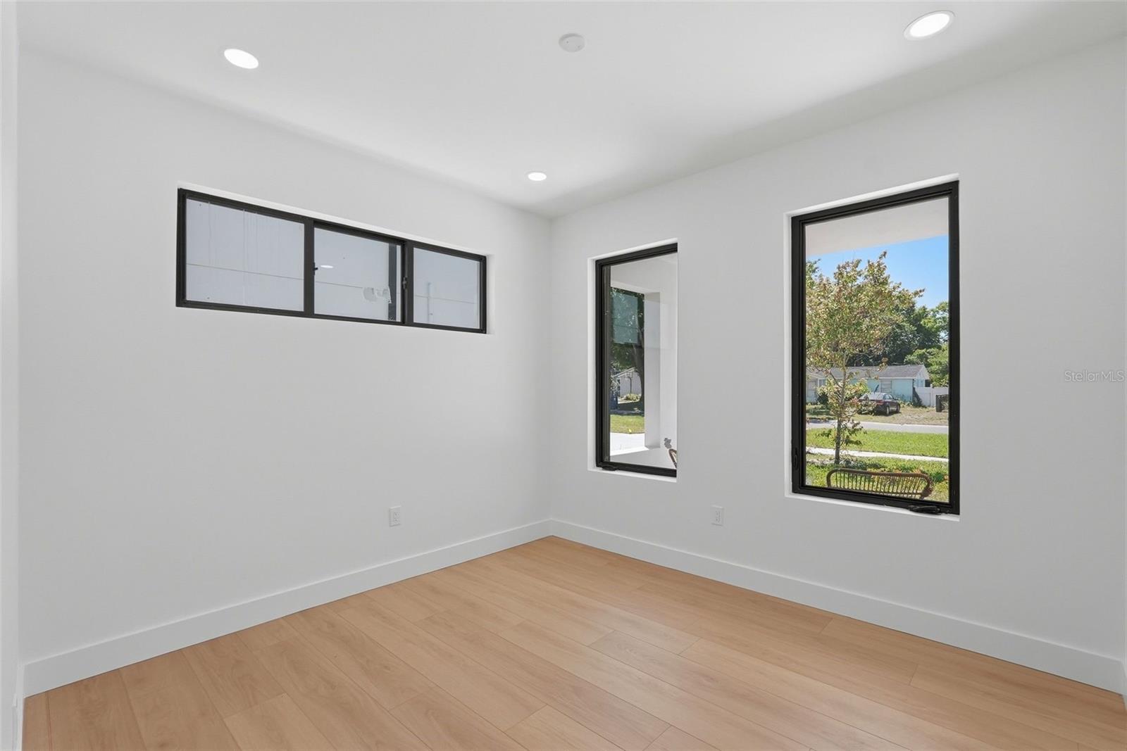 2525 18TH AVE N, ST PETERSBURG, FL, 33713