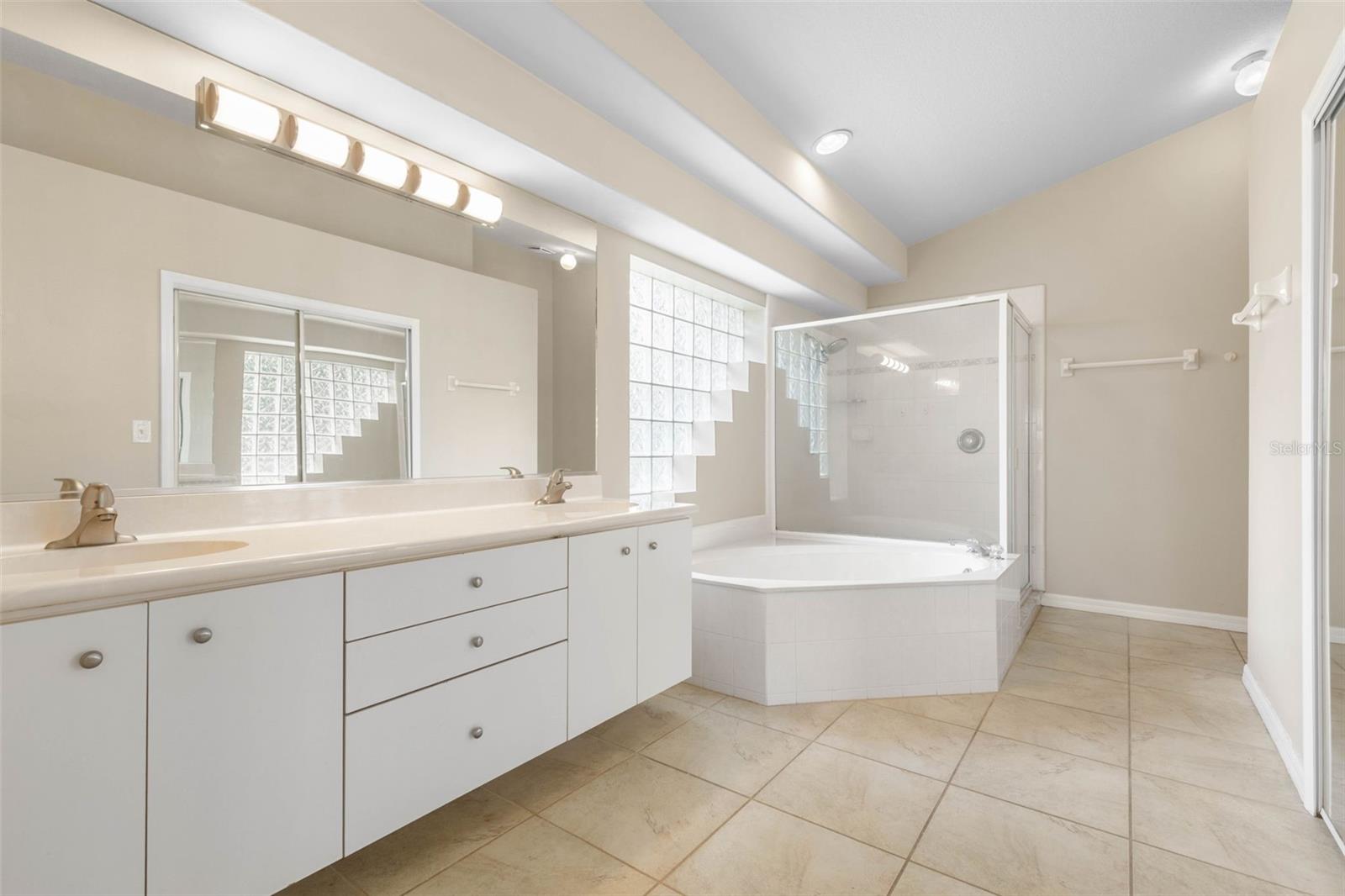 60 VILLA LAGO LN, ORMOND BEACH, FL, 32174