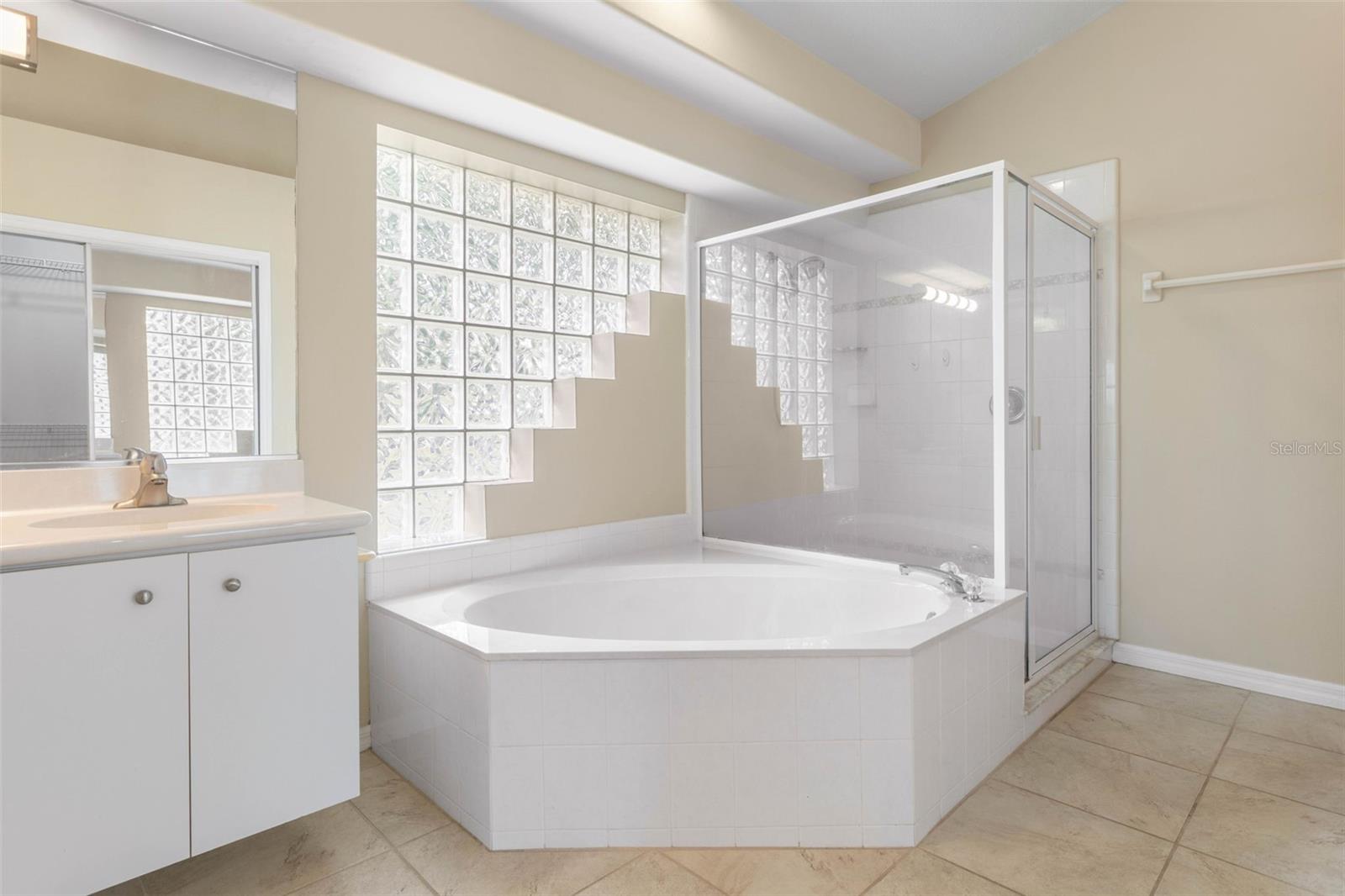 60 VILLA LAGO LN, ORMOND BEACH, FL, 32174