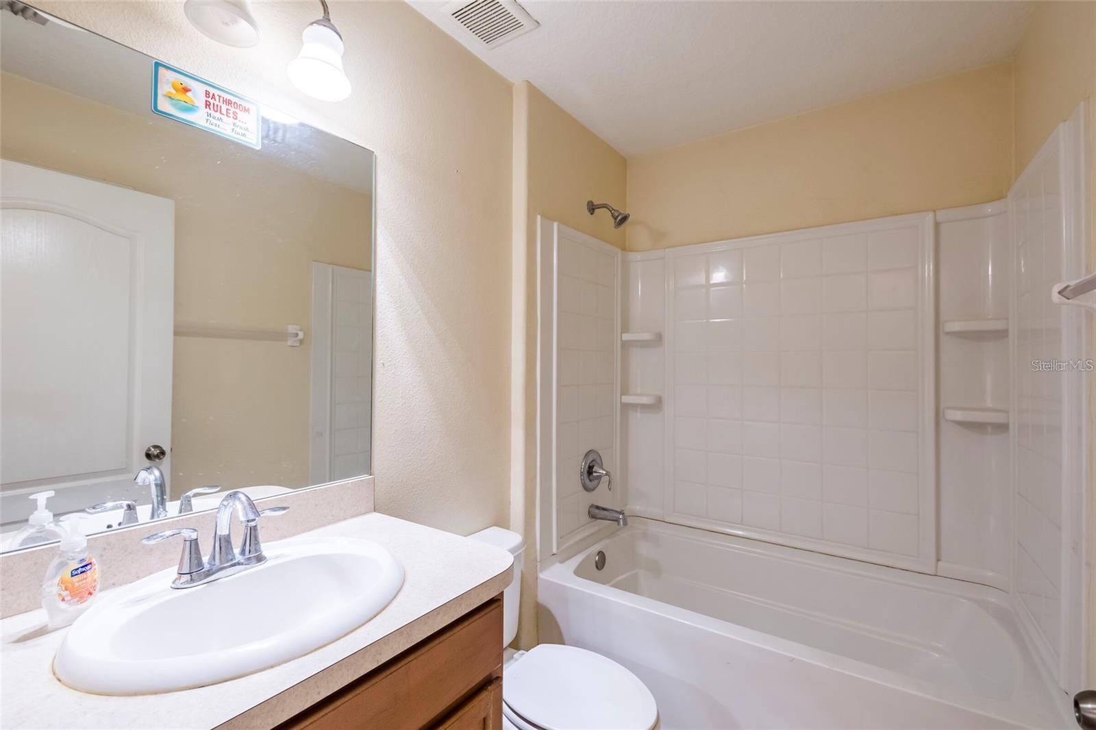 8117 ALAMOSA WOOD AVE, RUSKIN, FL, 33573