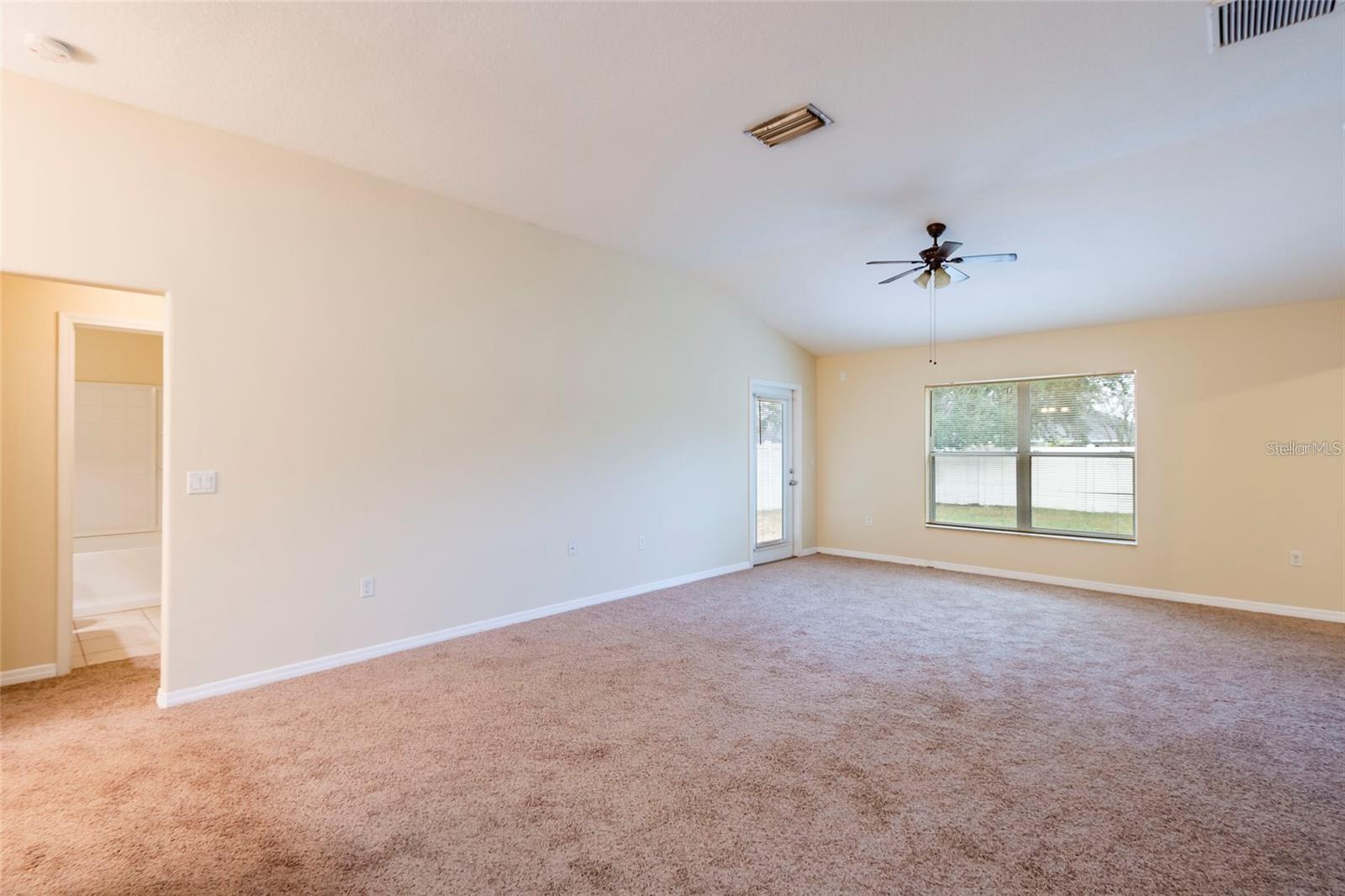 8117 ALAMOSA WOOD AVE, RUSKIN, FL, 33573
