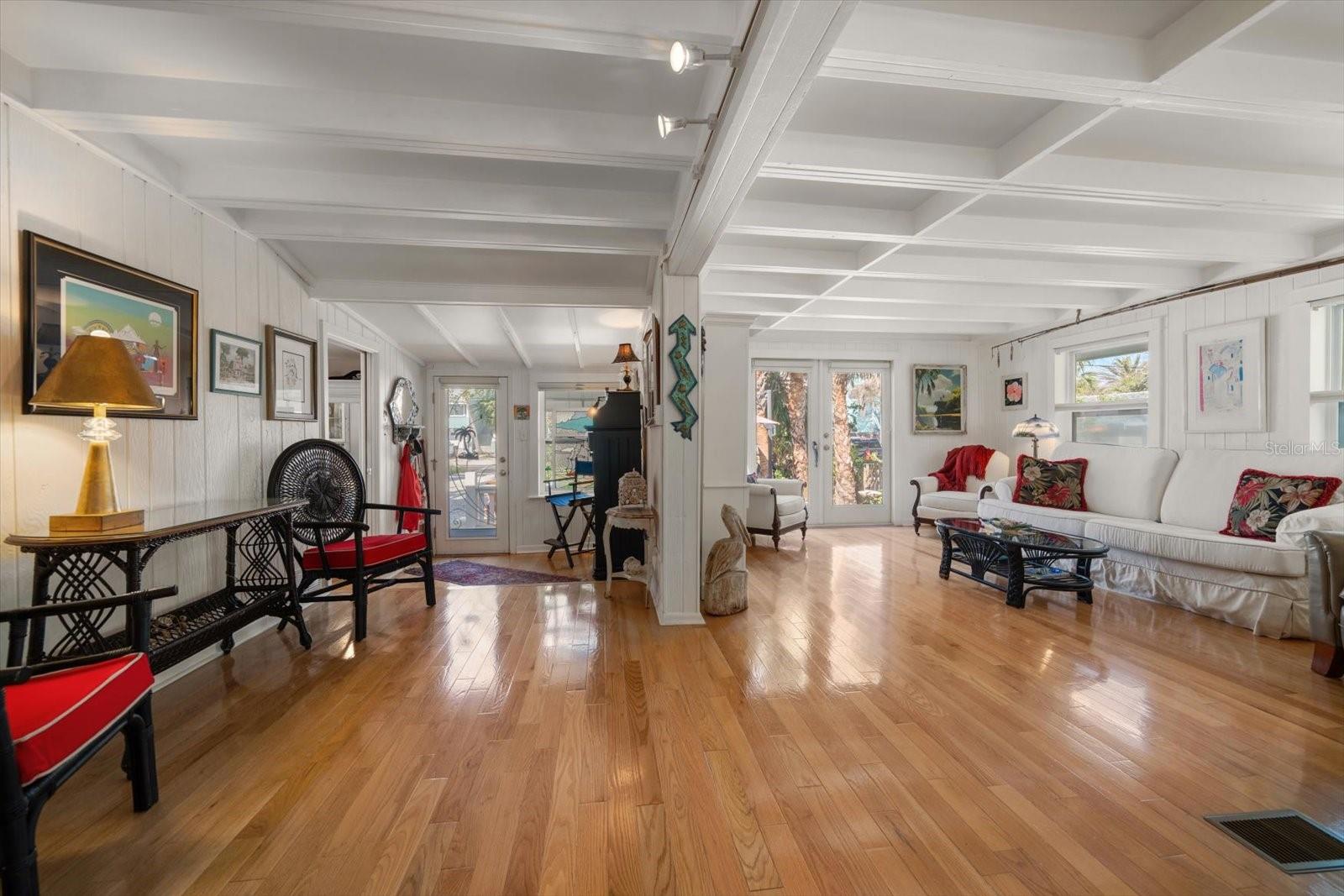 8403 W GULF BLVD, TREASURE ISLAND, FL, 33706