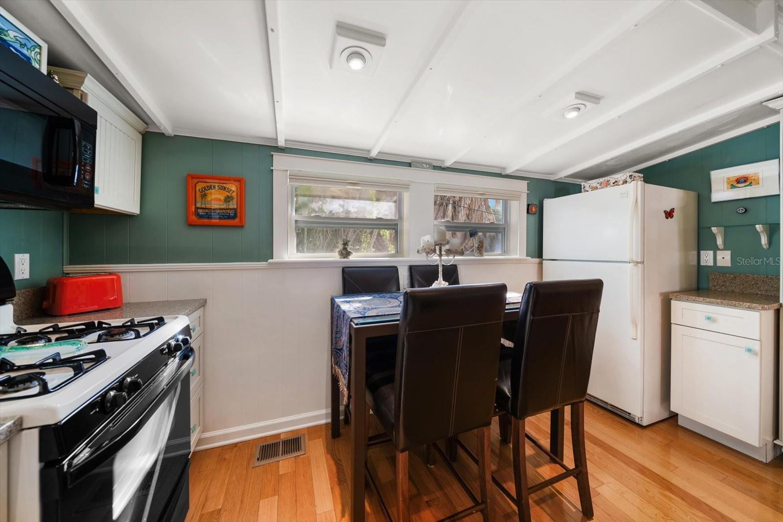 8403 W GULF BLVD, TREASURE ISLAND, FL, 33706