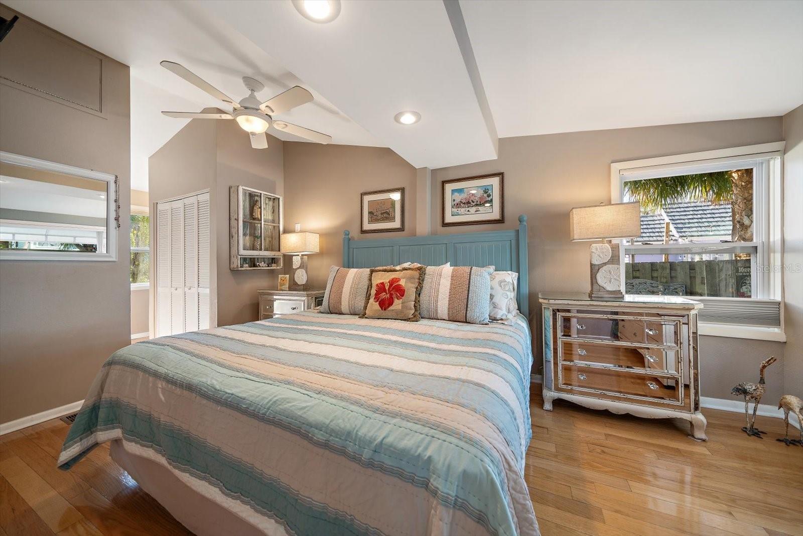 8403 W GULF BLVD, TREASURE ISLAND, FL, 33706