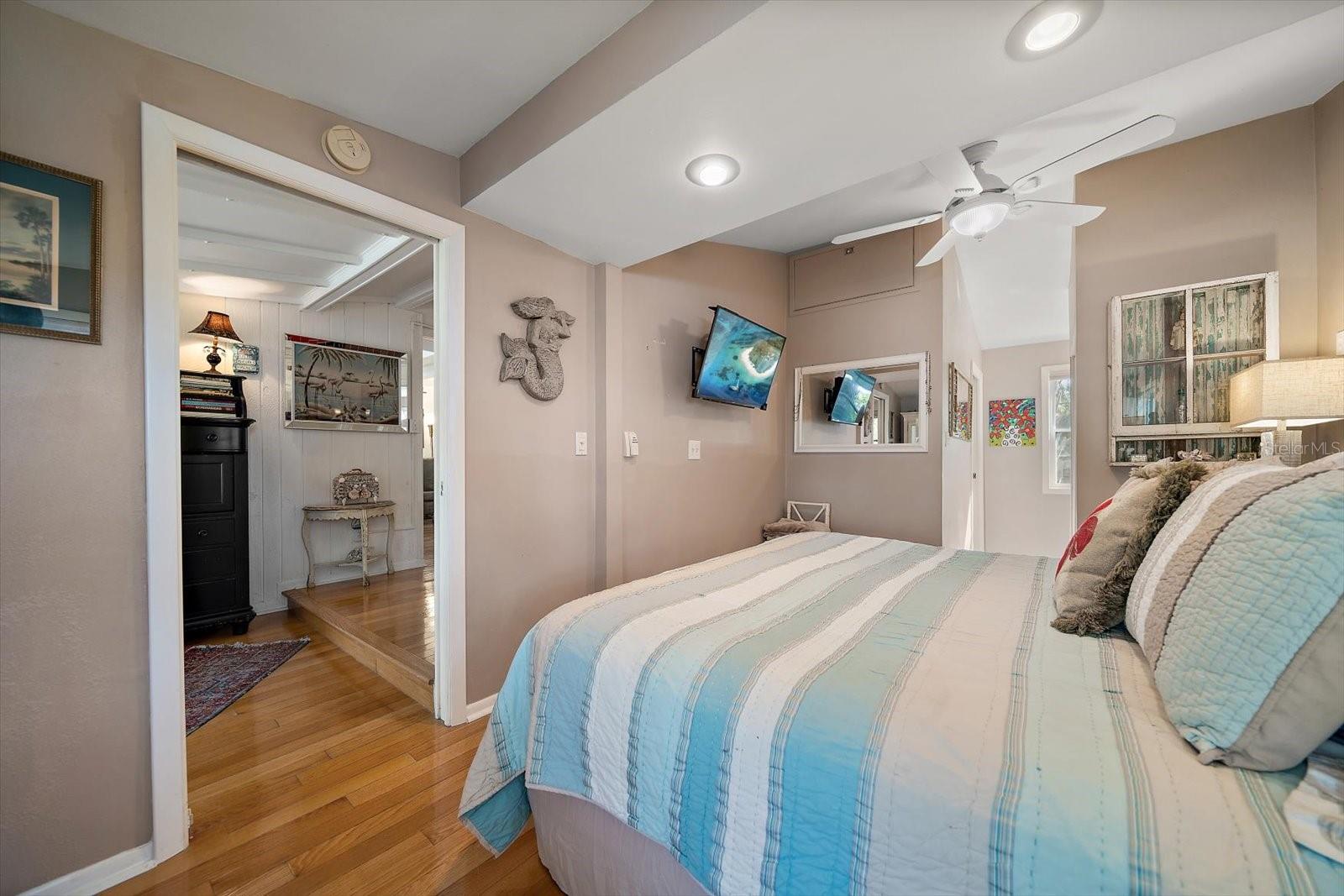 8403 W GULF BLVD, TREASURE ISLAND, FL, 33706