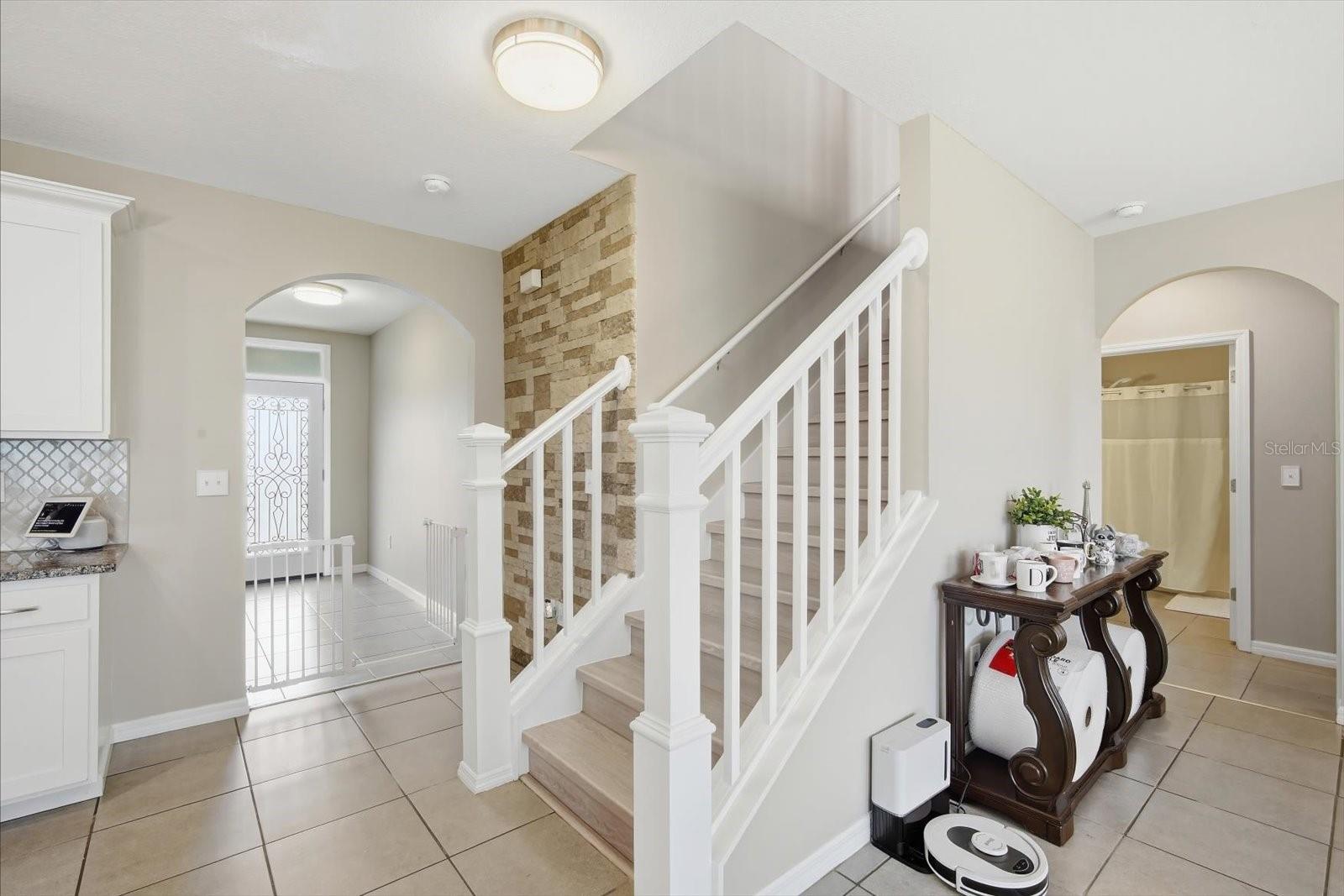 8201 BILSTON VILLAGE LN, GIBSONTON, FL, 33534