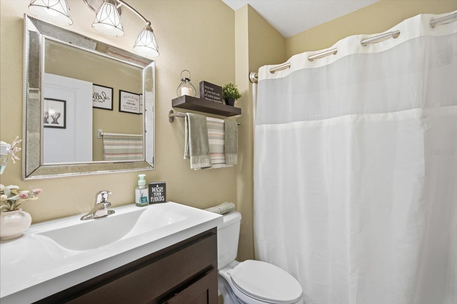 8201 BILSTON VILLAGE LN, GIBSONTON, FL, 33534