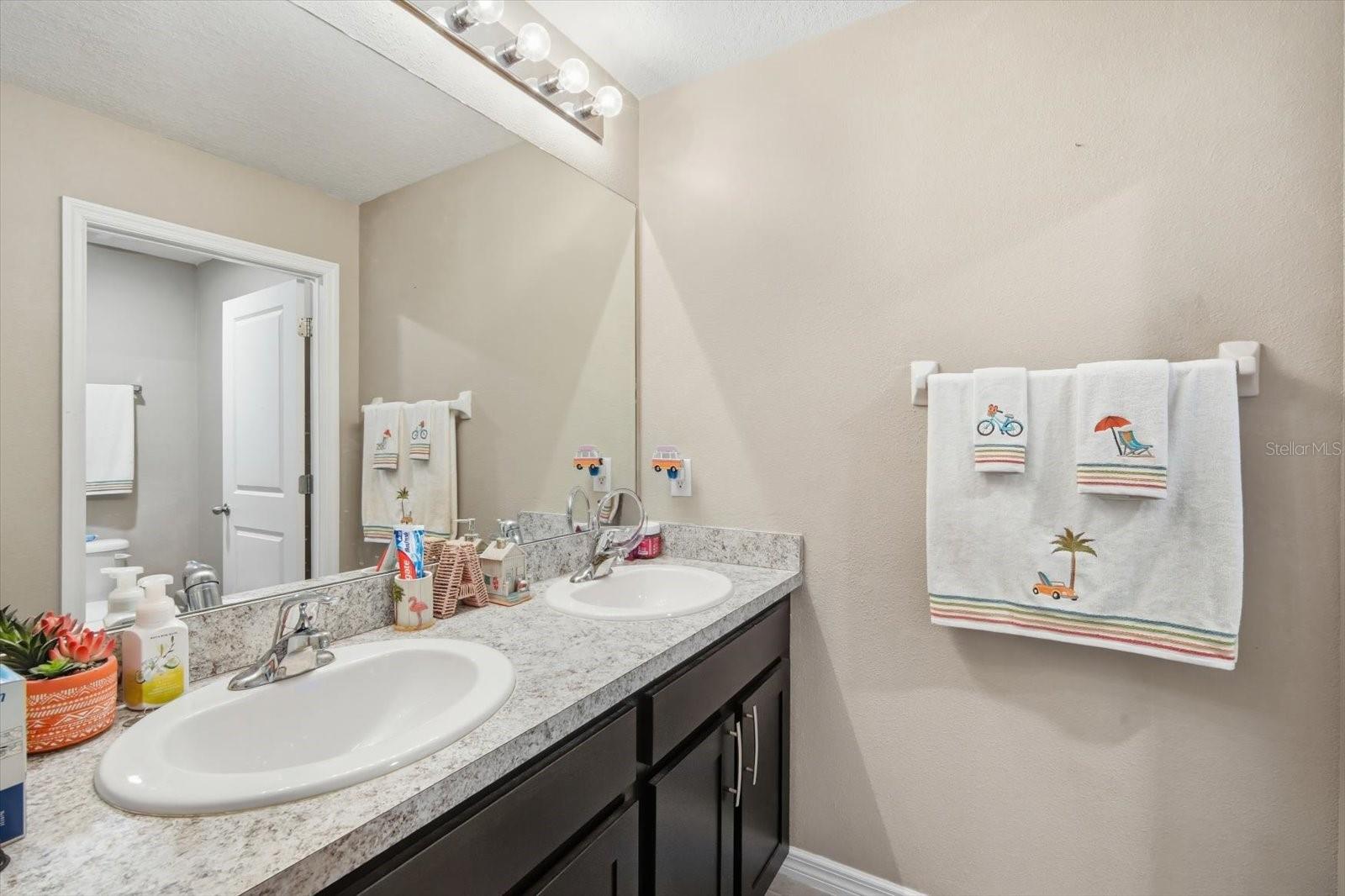 8201 BILSTON VILLAGE LN, GIBSONTON, FL, 33534