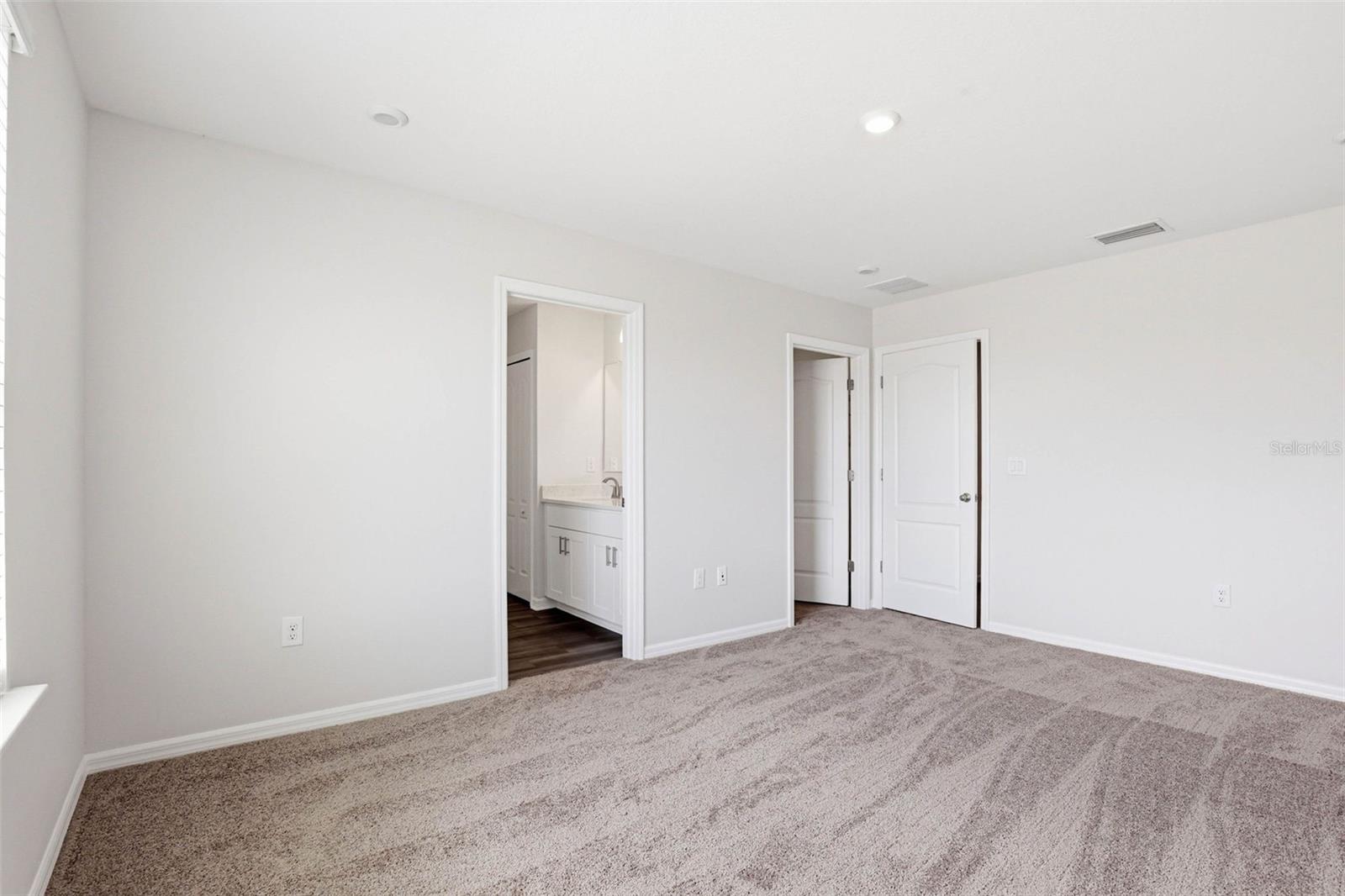 10715 IRONWOOD TREE WAY, SAN ANTONIO, FL, 33576