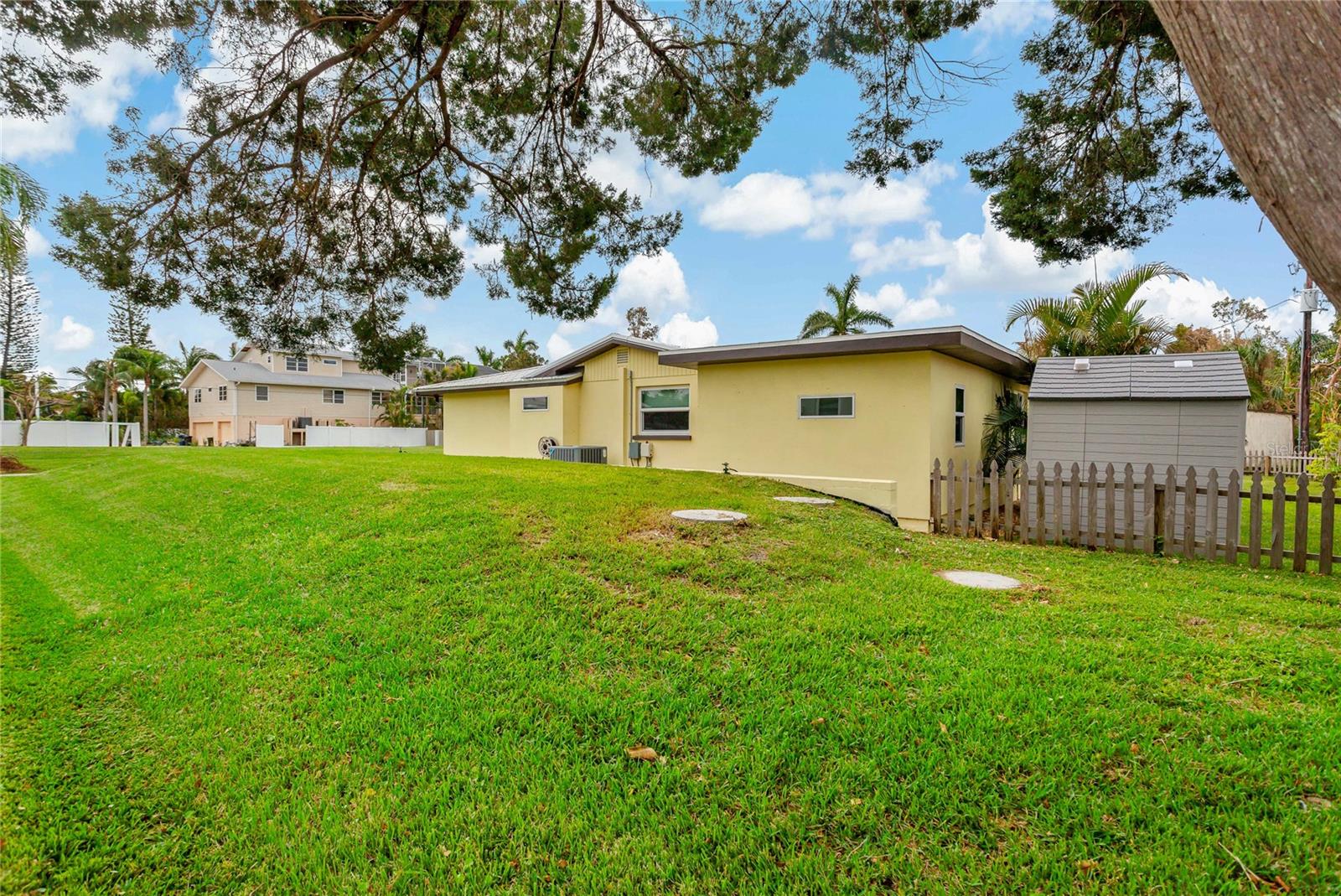 1675 BLAKEMORE LN, SARASOTA, FL, 34231