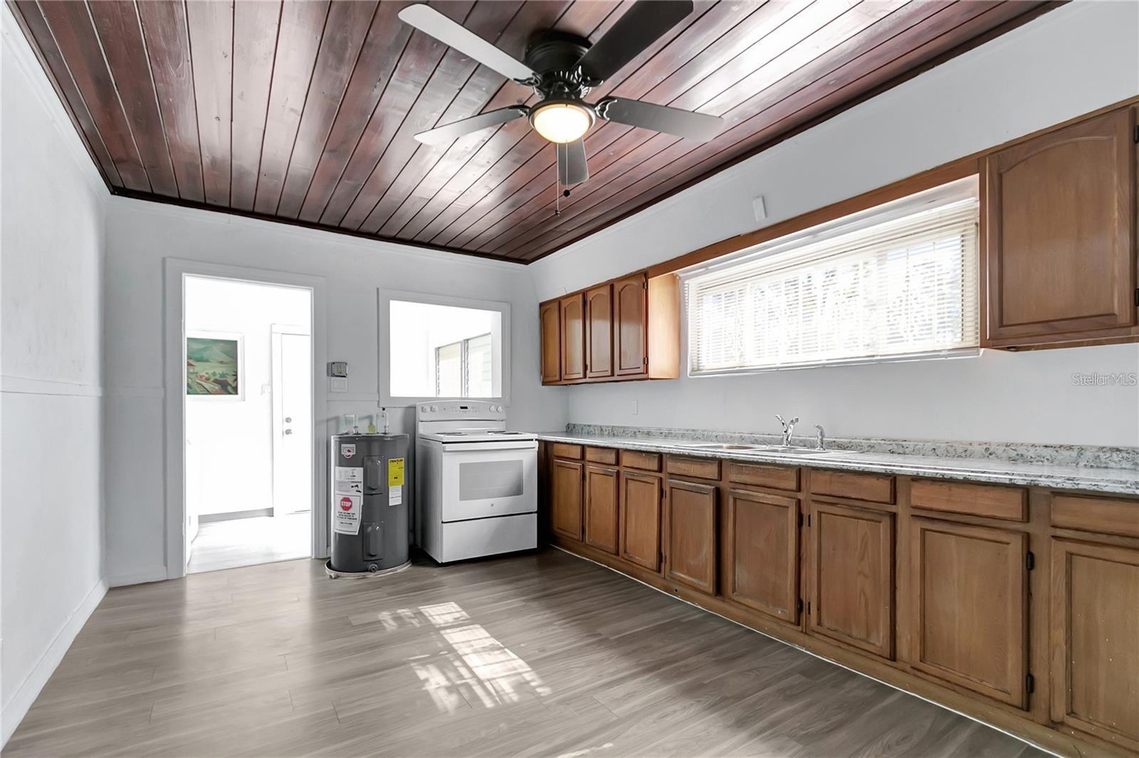 2701 N FREMONT AVE, TAMPA, FL, 33607