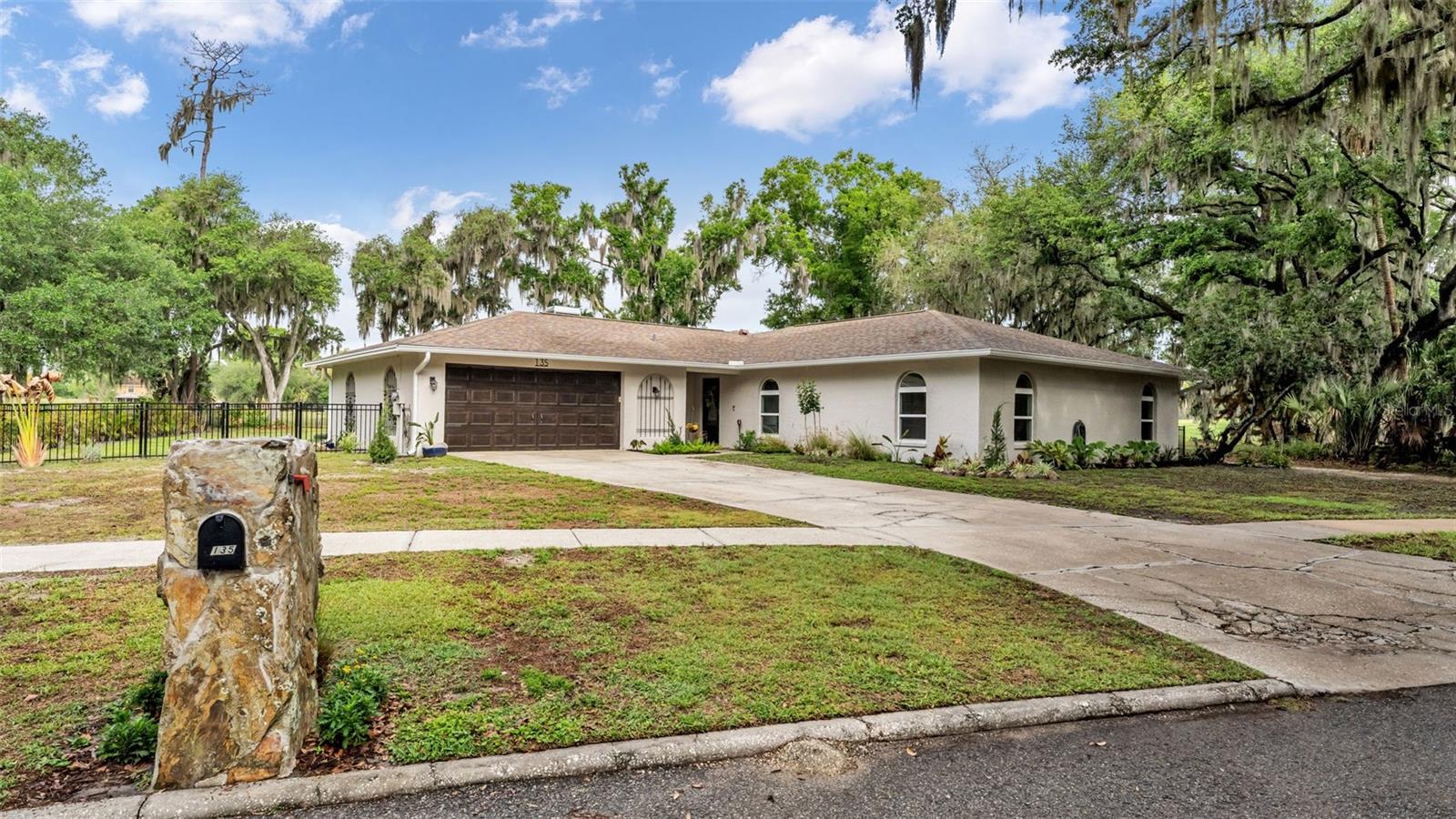 135 COUNTRY CLUB LN, MULBERRY, FL, 33860