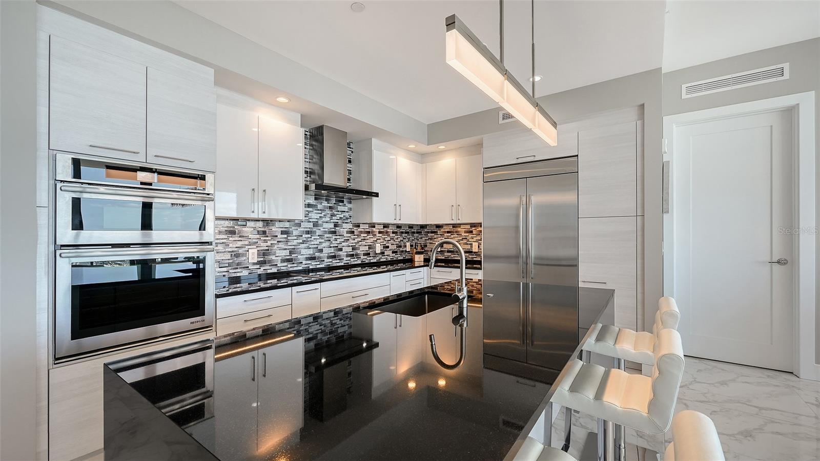 1155 N GULFSTREAM AVE #1107, SARASOTA, FL, 34236