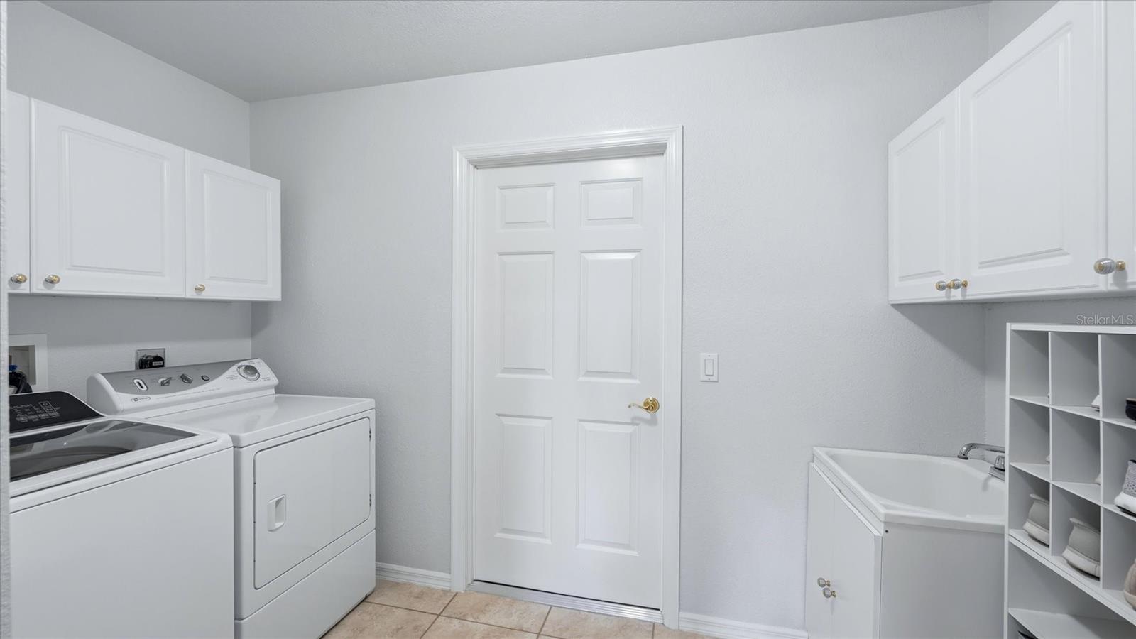 828 ROTONDA CIR, ROTONDA WEST, FL, 33947