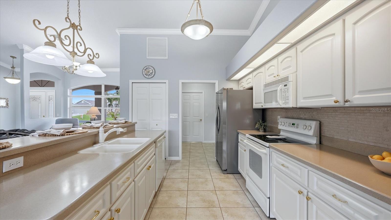 828 ROTONDA CIR, ROTONDA WEST, FL, 33947