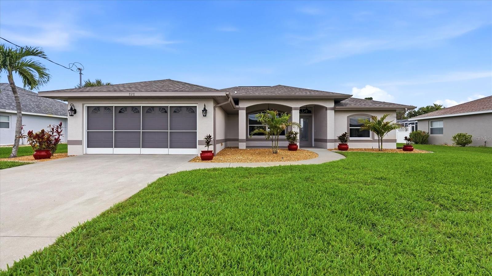 828 ROTONDA CIR, ROTONDA WEST, FL, 33947