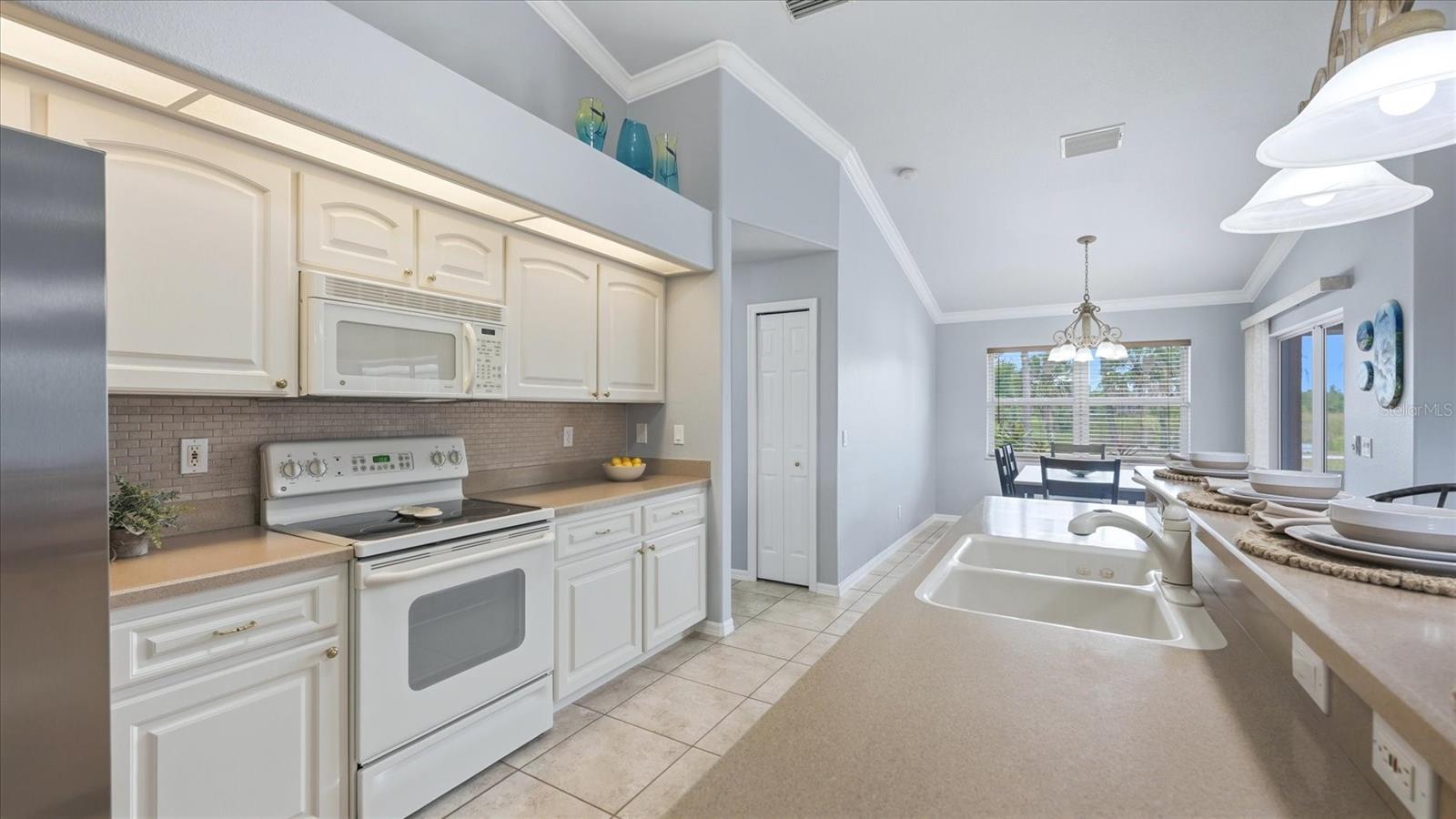 828 ROTONDA CIR, ROTONDA WEST, FL, 33947
