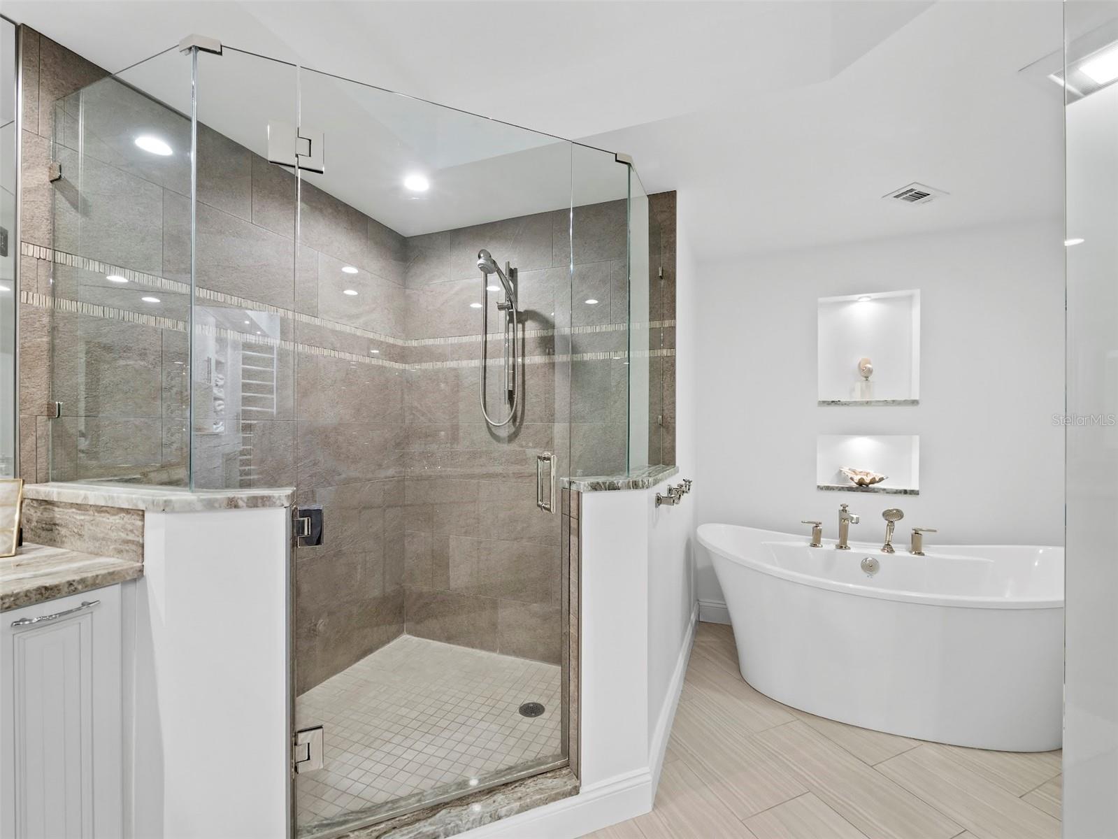 535 SANCTUARY DR #A603, LONGBOAT KEY, FL, 34228