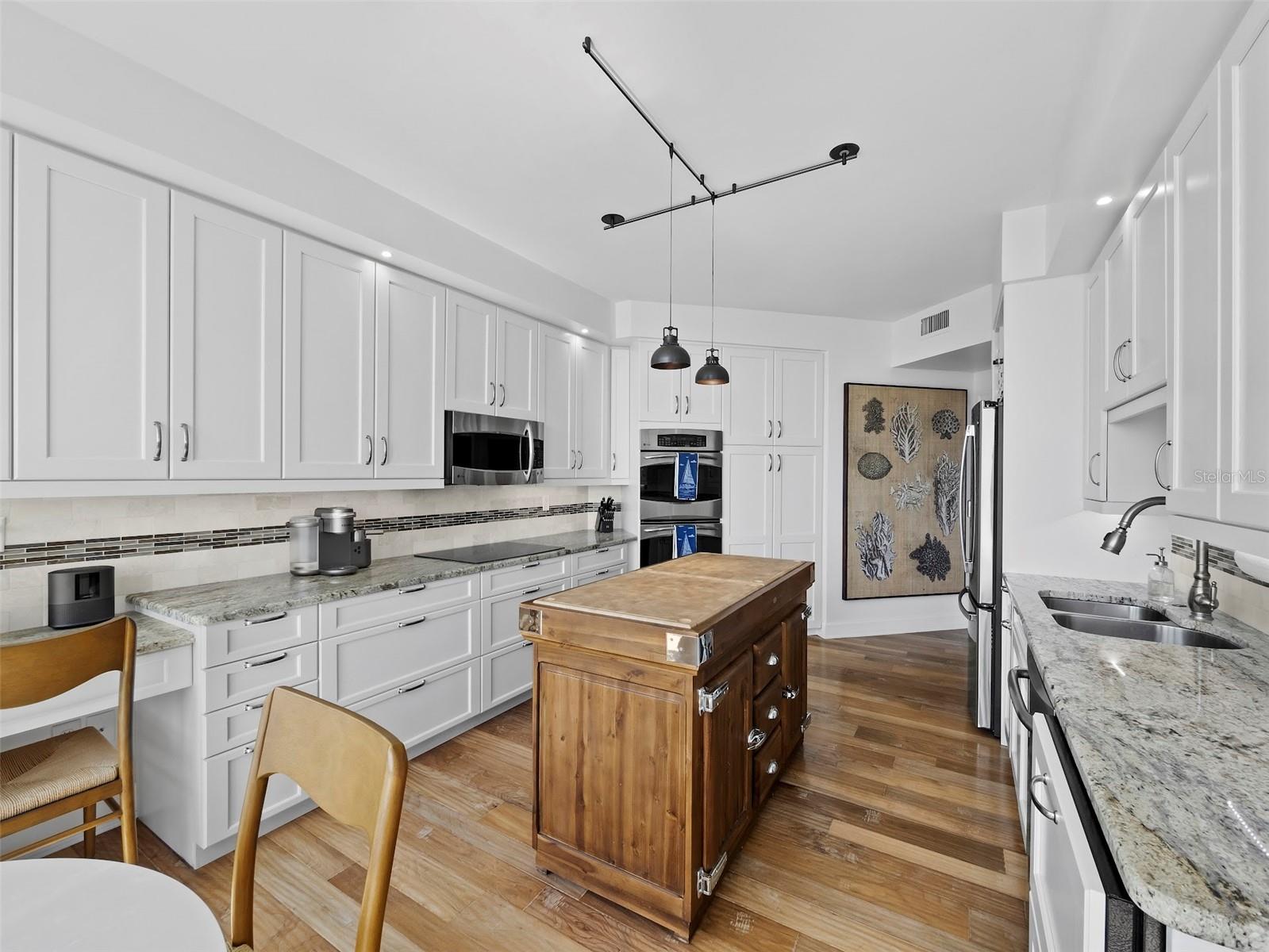 535 SANCTUARY DR #A603, LONGBOAT KEY, FL, 34228