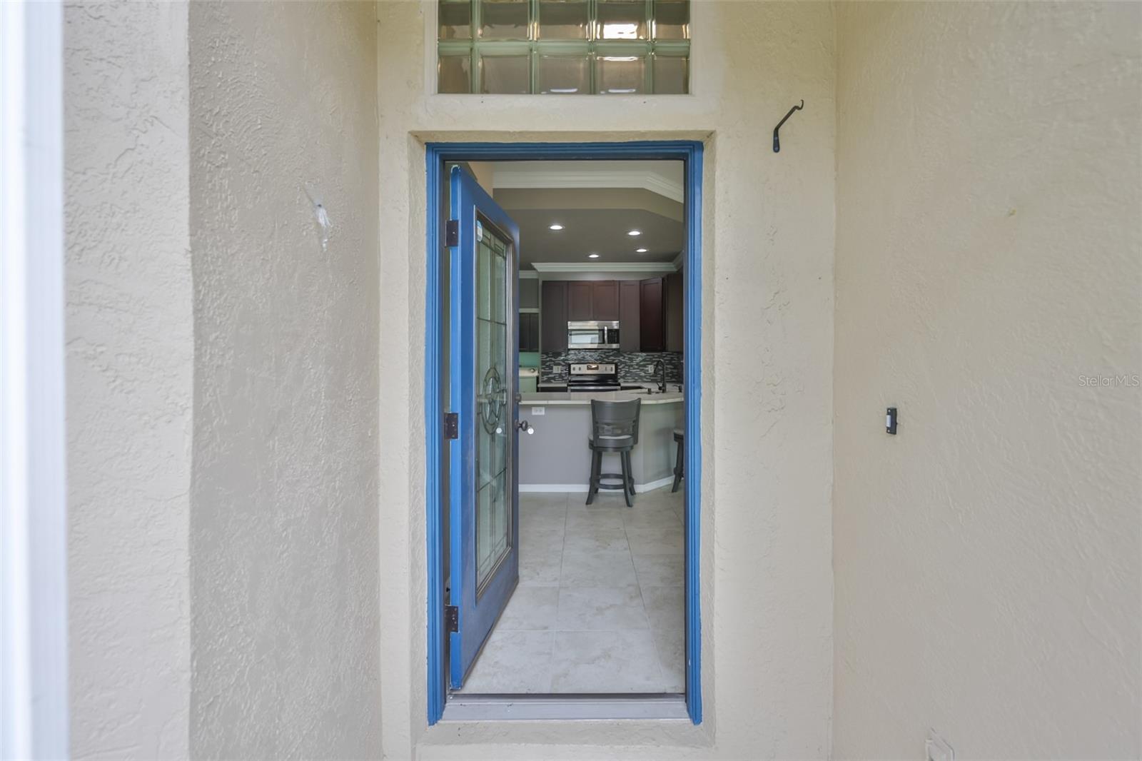 Screened Front Entrancd