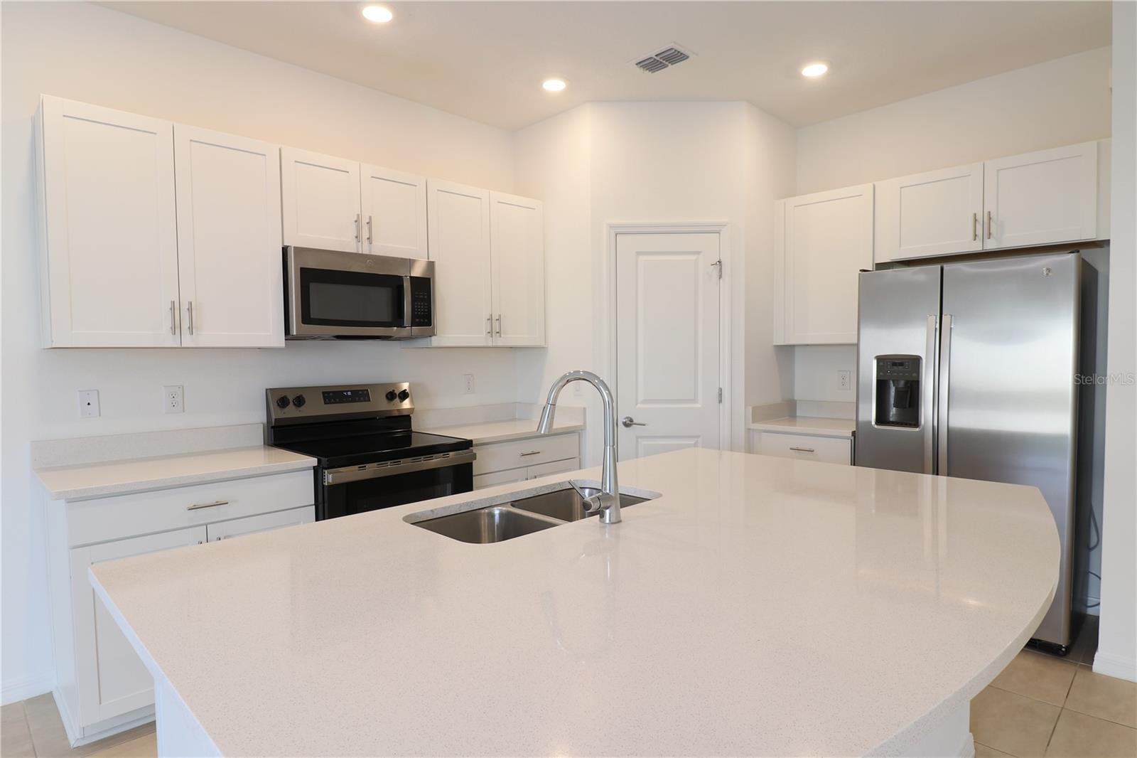 2208 PARAVANE WAY, WESLEY CHAPEL, FL, 33543