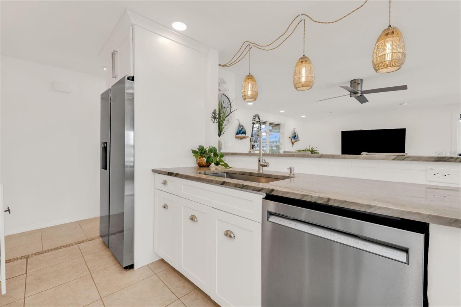 2308 HARBOUR DR, PUNTA GORDA, FL, 33983