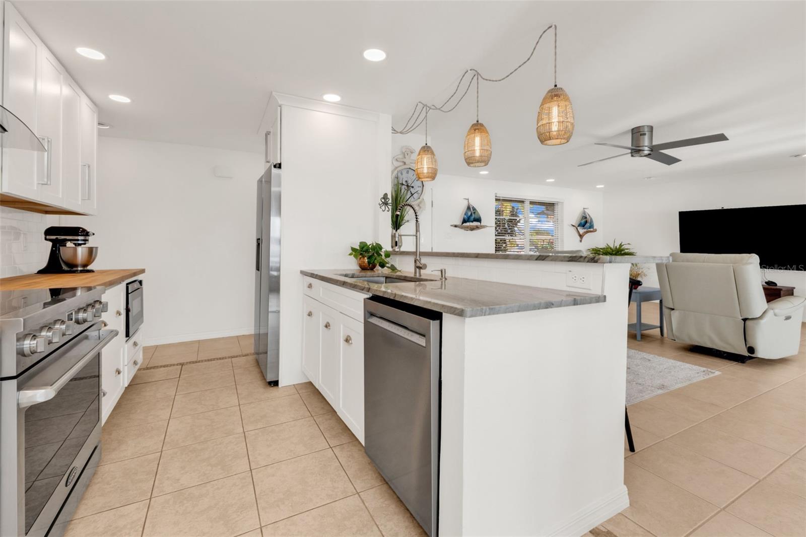 2308 HARBOUR DR, PUNTA GORDA, FL, 33983