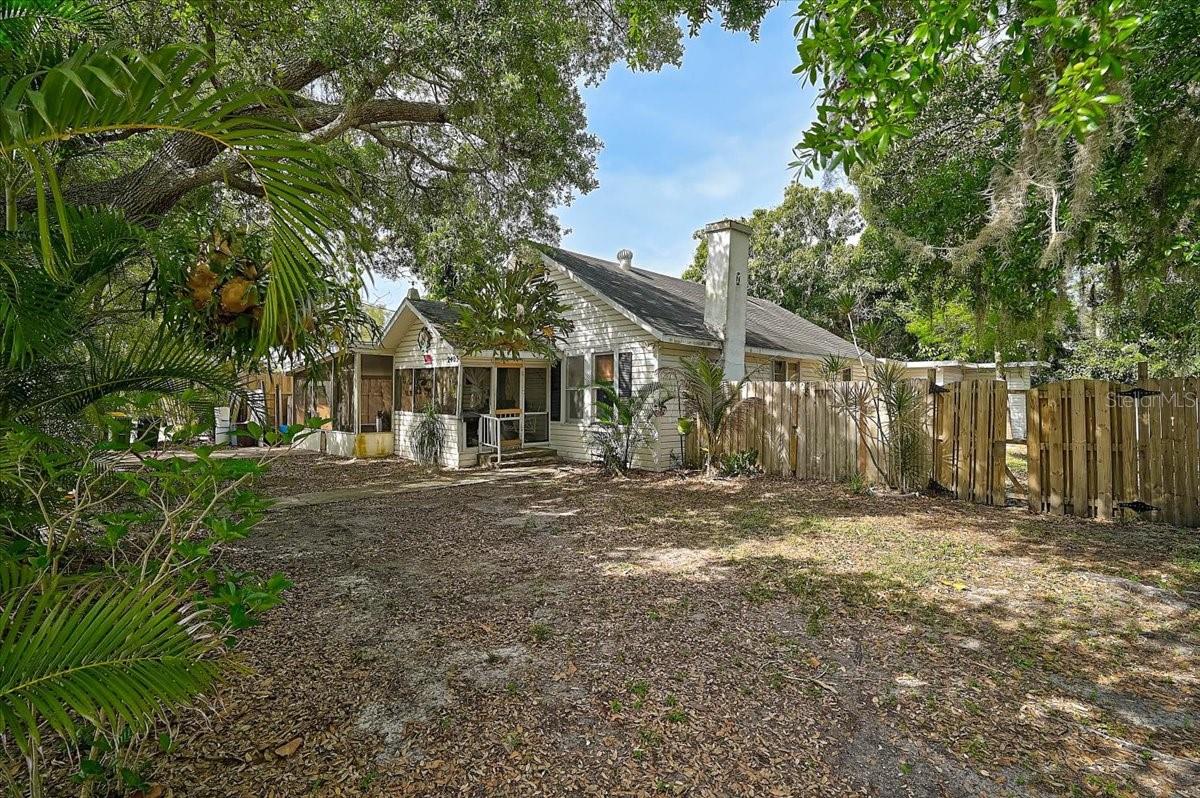 2403 HICKORY AVE, SARASOTA, FL, 34234