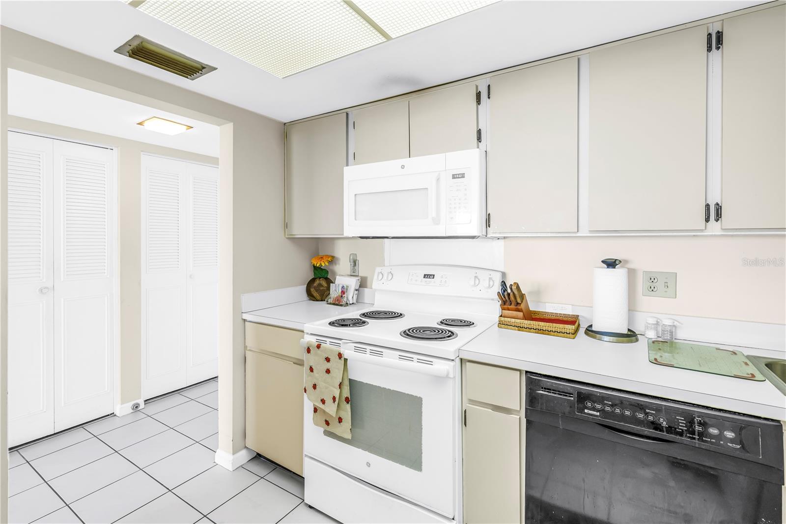 5220 BRITTANY DR S #1204, ST PETERSBURG, FL, 33715