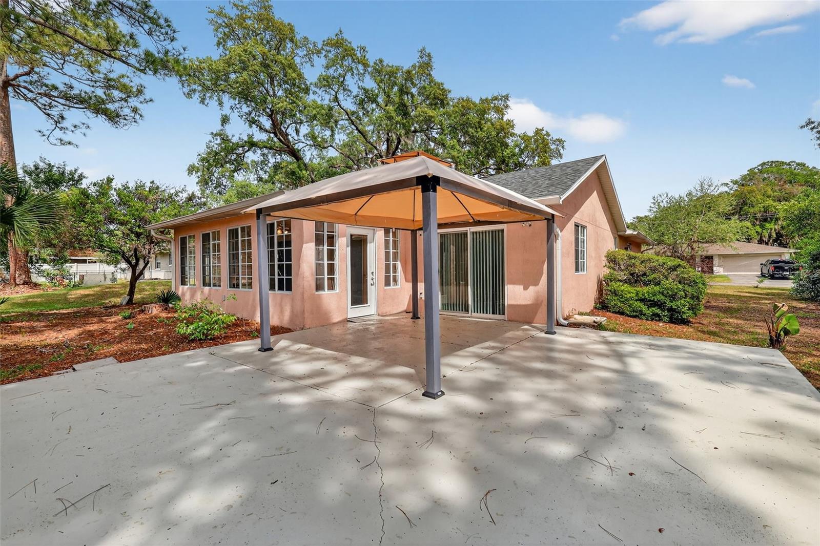 601 VINCENT DR, MOUNT DORA, FL, 32757