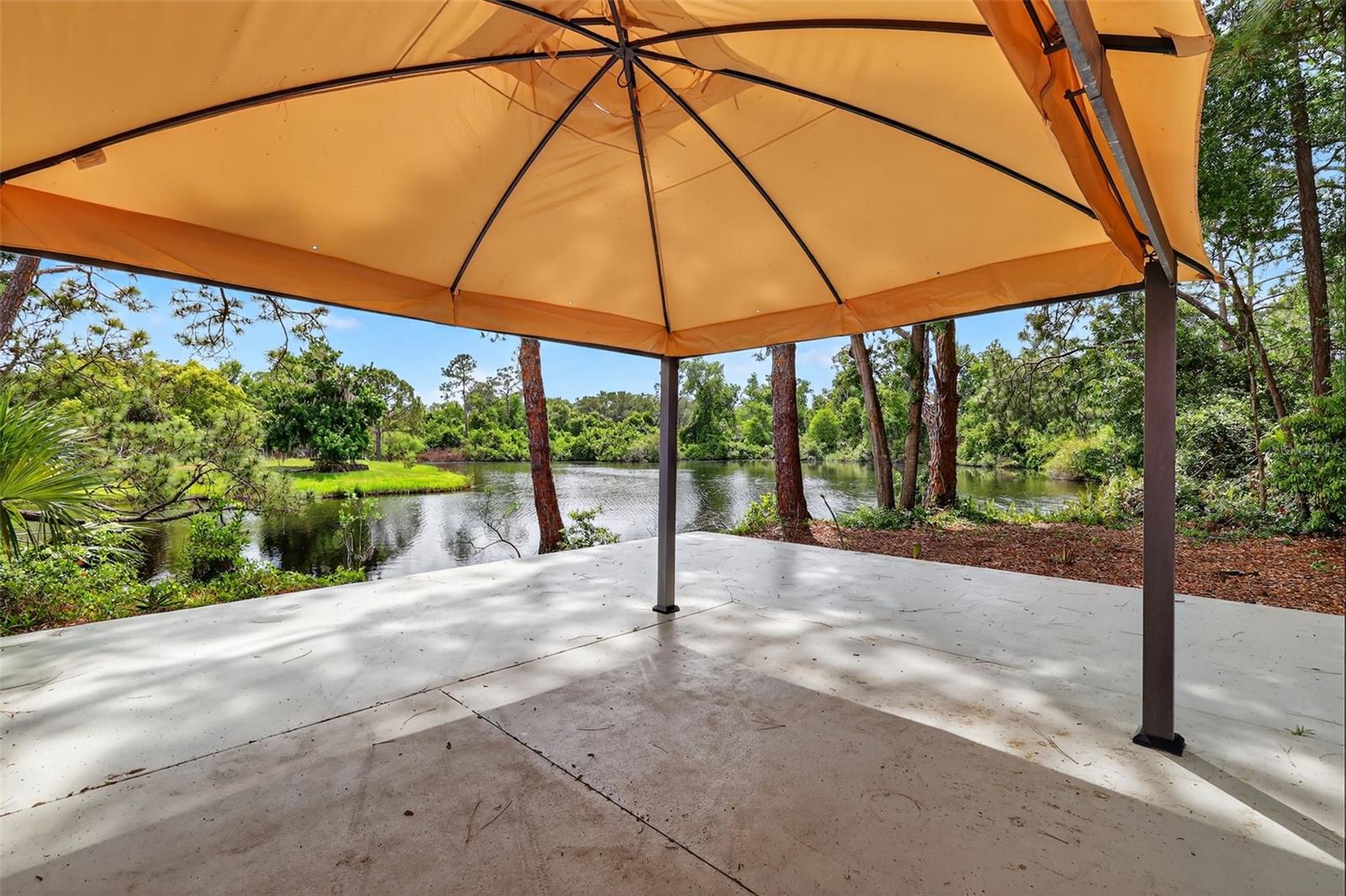 601 VINCENT DR, MOUNT DORA, FL, 32757