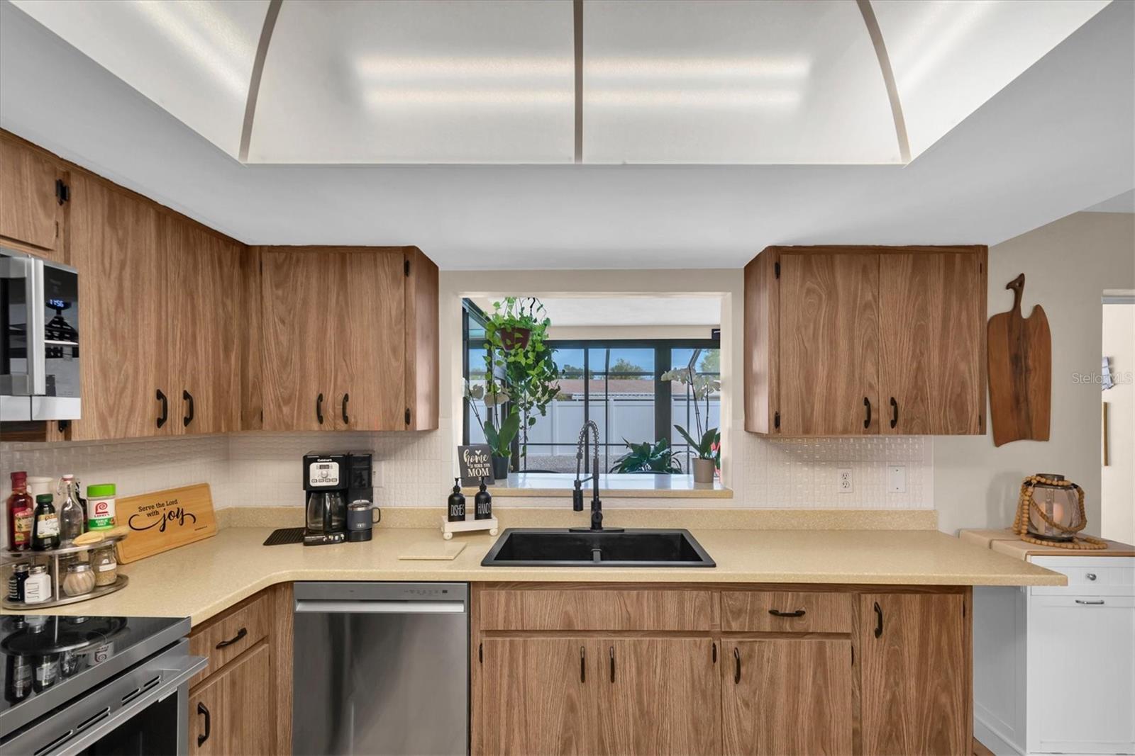 Pass thru into Florida room with solid surface counter.