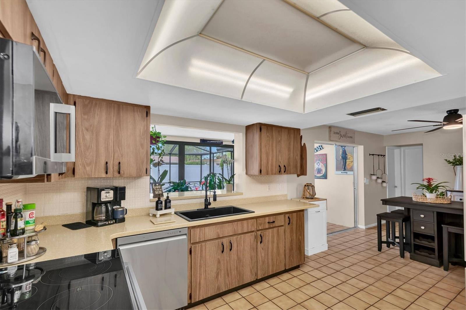 Pass thru window into the Florida room.