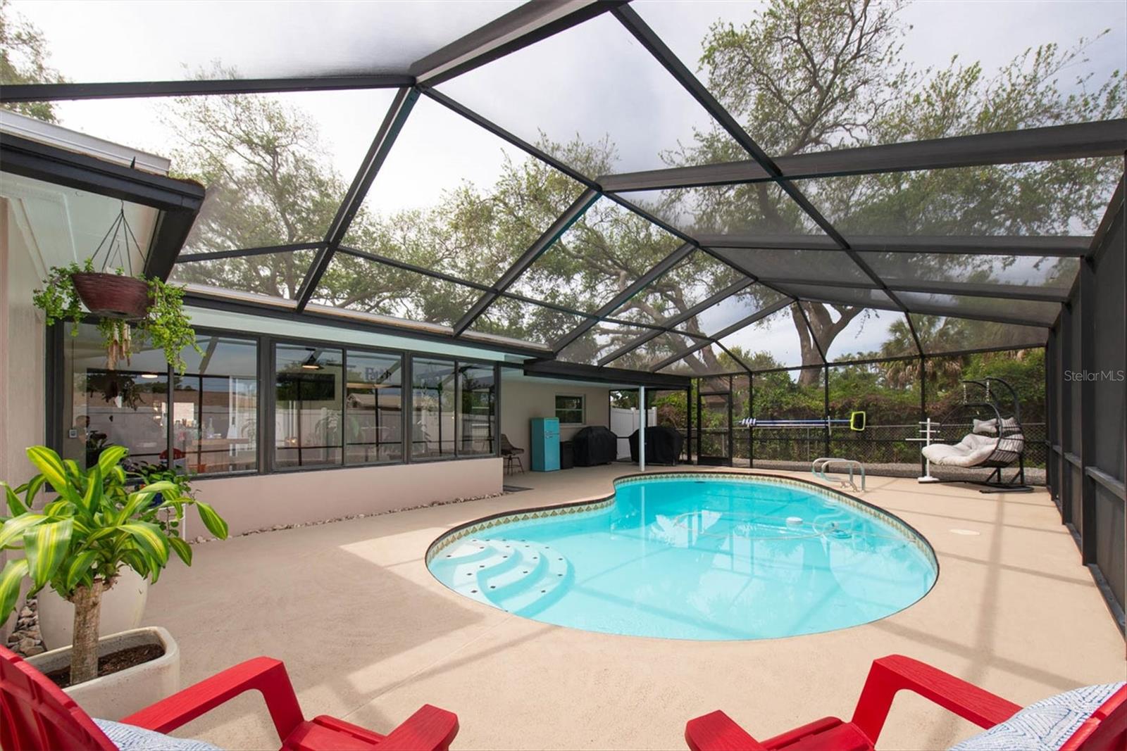 Screened pool enclosure with plenty of outdoor seating!