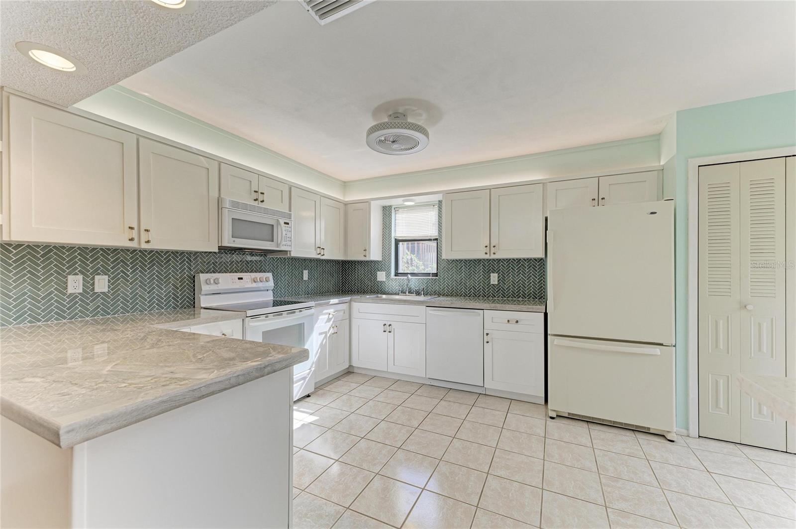 5400 34TH ST W #D11, BRADENTON, FL, 34210