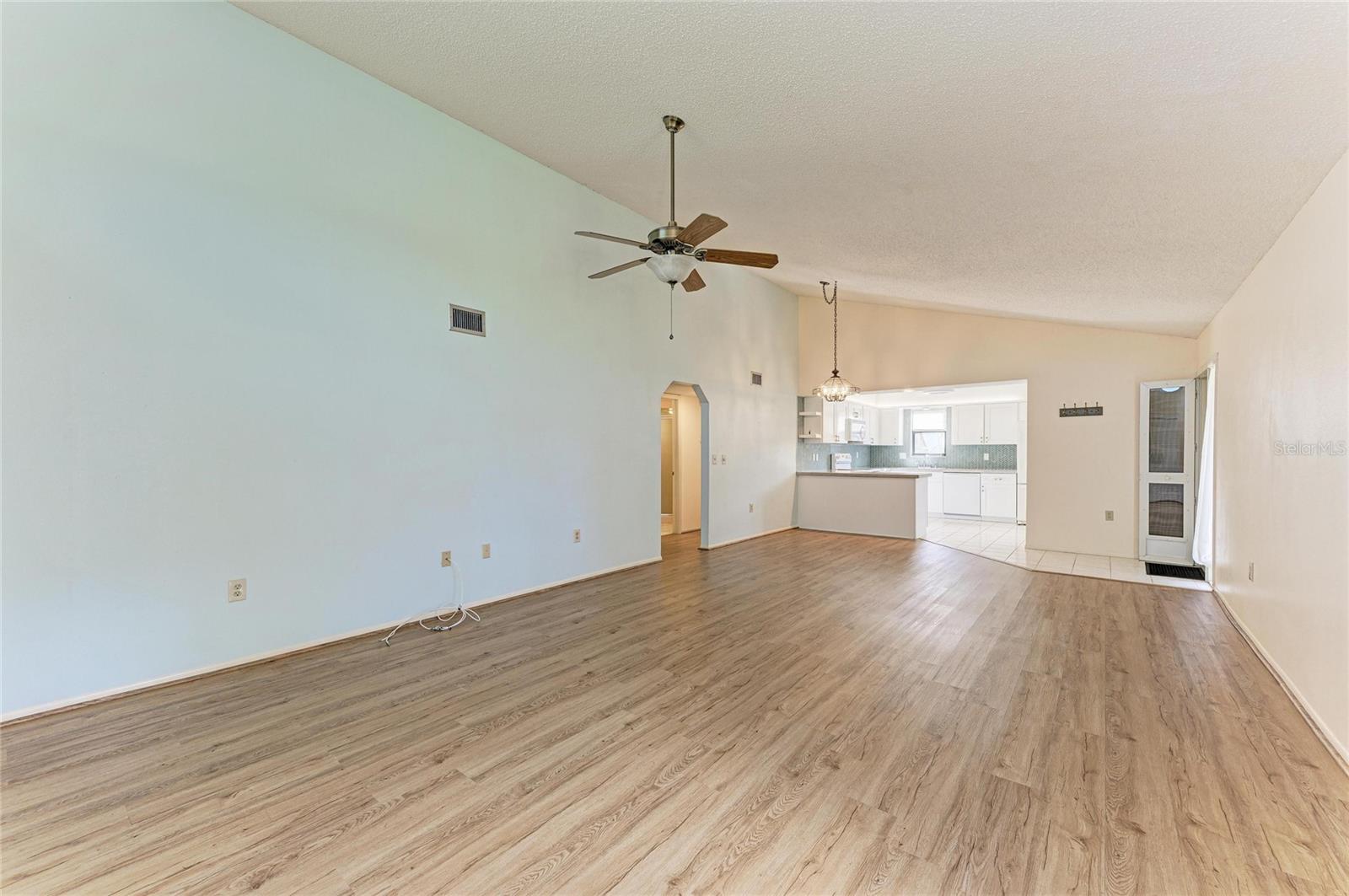 5400 34TH ST W #D11, BRADENTON, FL, 34210