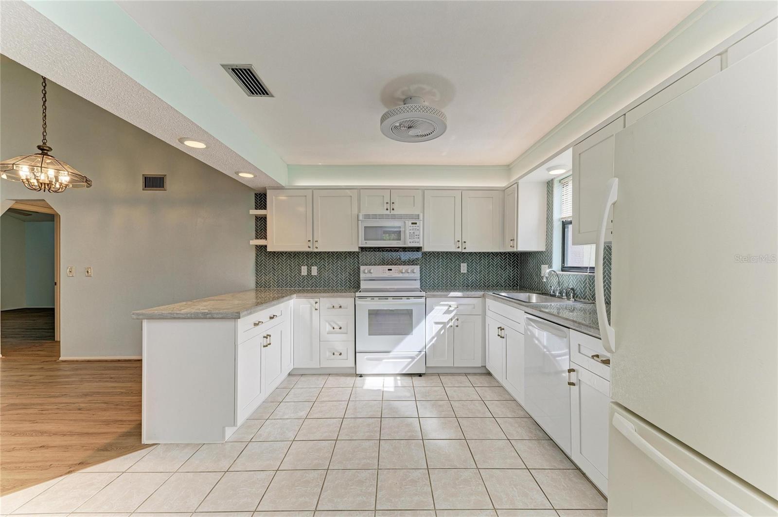 5400 34TH ST W #D11, BRADENTON, FL, 34210