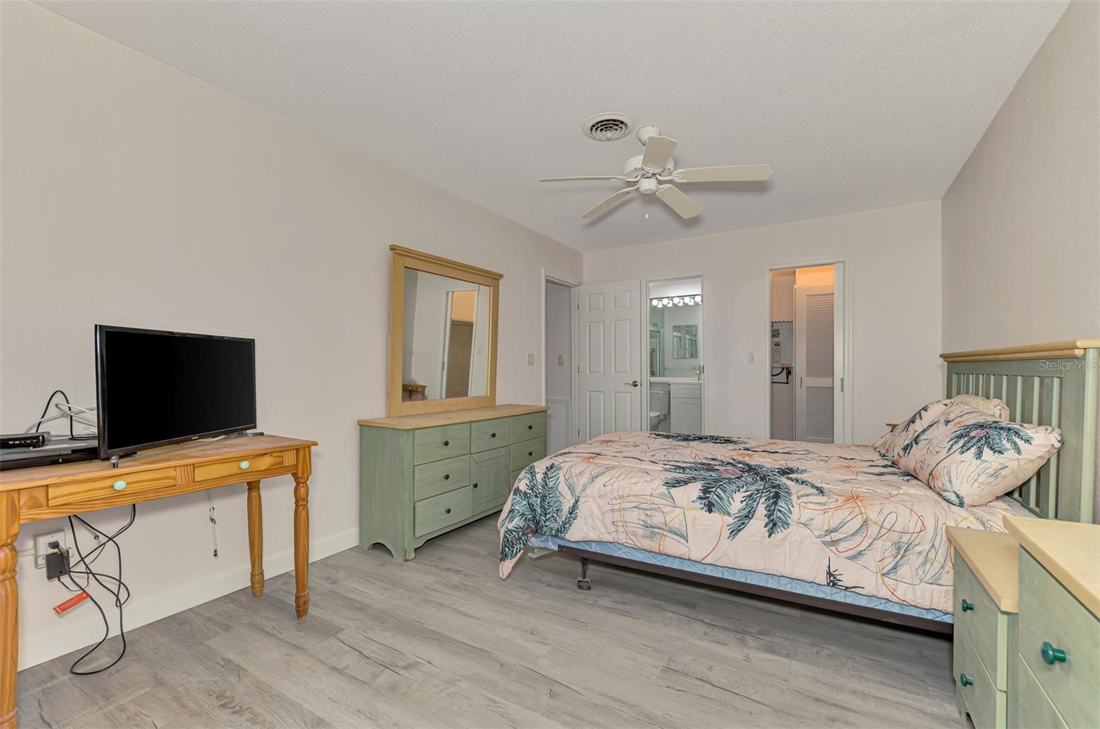 1205 TARPON CENTER DR #E2, VENICE, FL, 34285